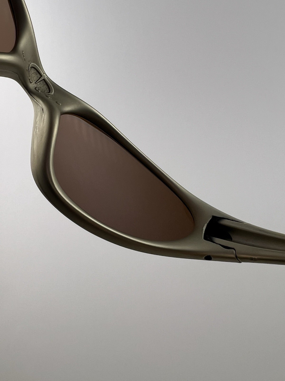 Oakley Minute 1.0 FMJ Platinum Frame Gold Iridium Lens Gold Icons 04-082 XX
