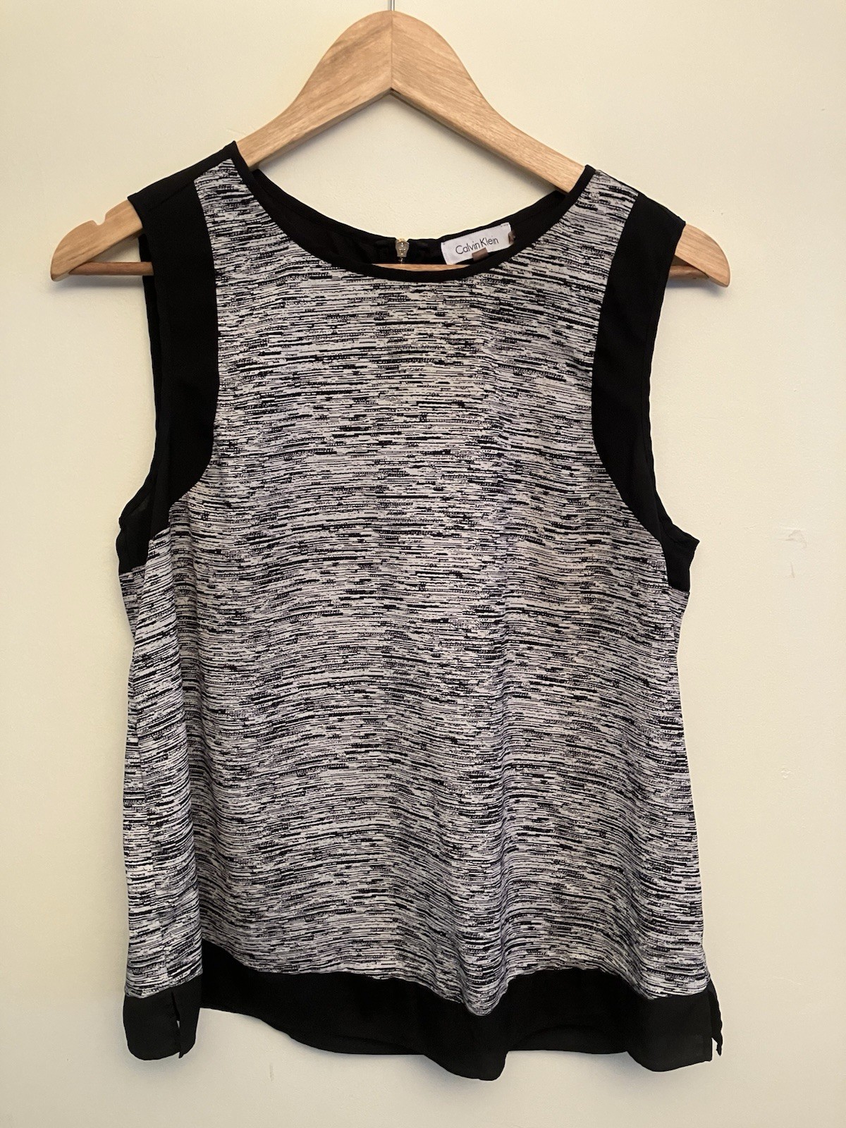 Women’s Calvin Klein Zip-Back Dressy Tank Top Size L – black-and-white print