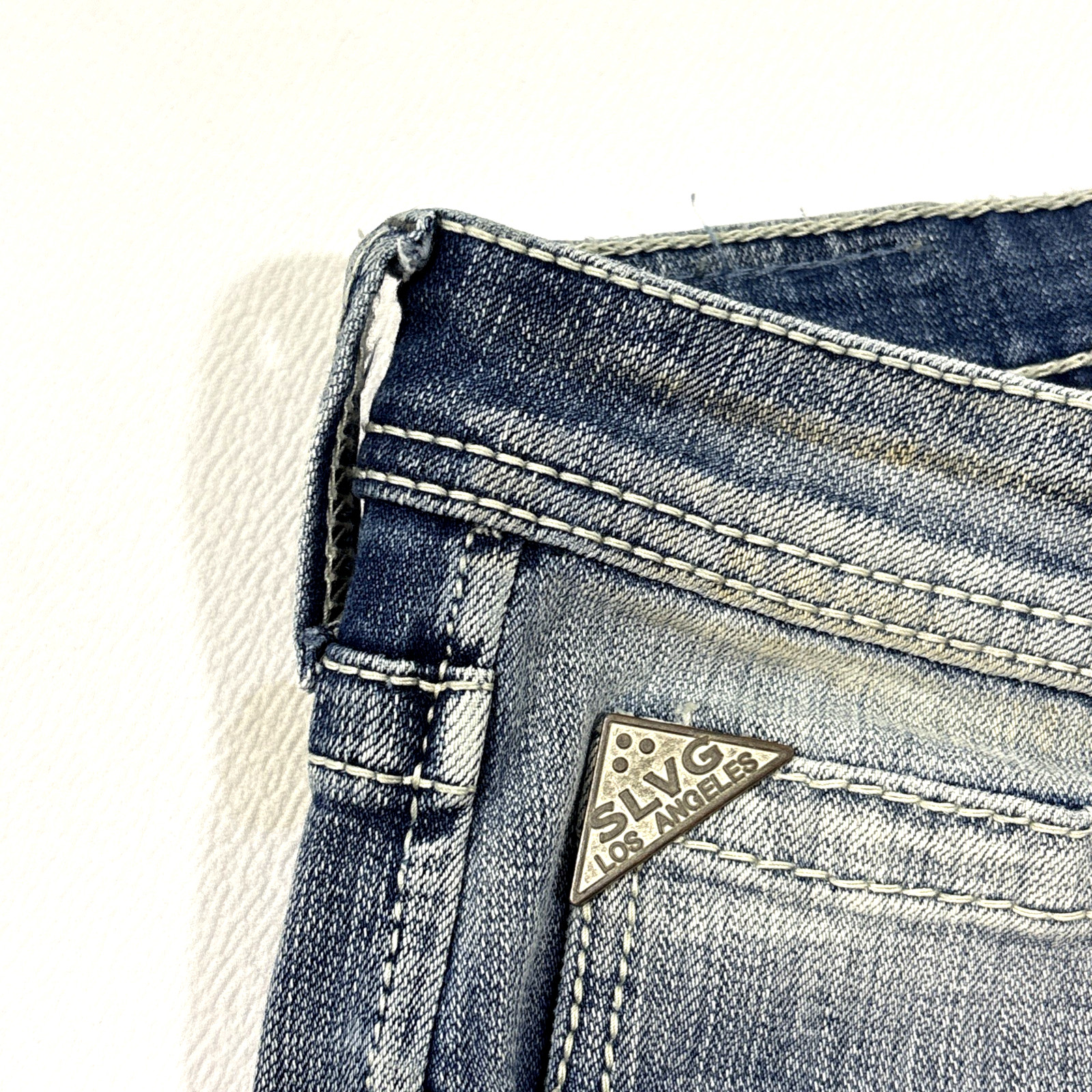 Salvage Buckle Mayhem Jeans Mens 33R Straight Fit Light Wash Whiskered Denim EUC