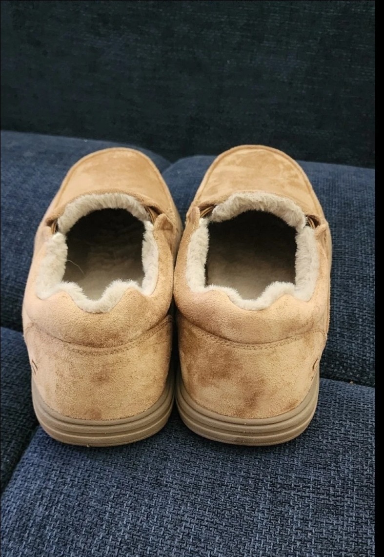 SKECHERS Relaxed Fit Memory Foam 360 Men’s Lined Suede Slippers Tan 10 M