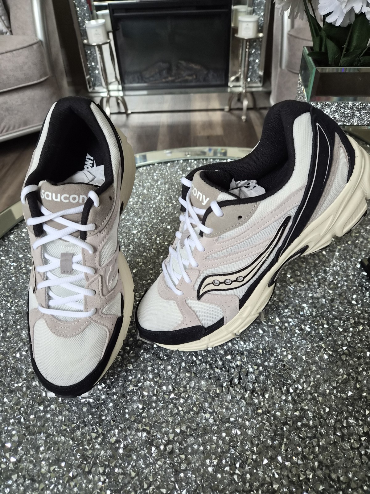 NIB SAUCONY RIDE MILLENNIUM WHITE/BLACK SIZE 9.5