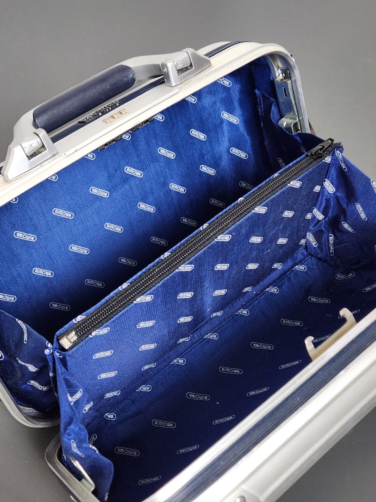 Genuine RIMOWA Silver Integral PICCOLO Mini Case/Handbag – (pre-LVMH) FULL SET!