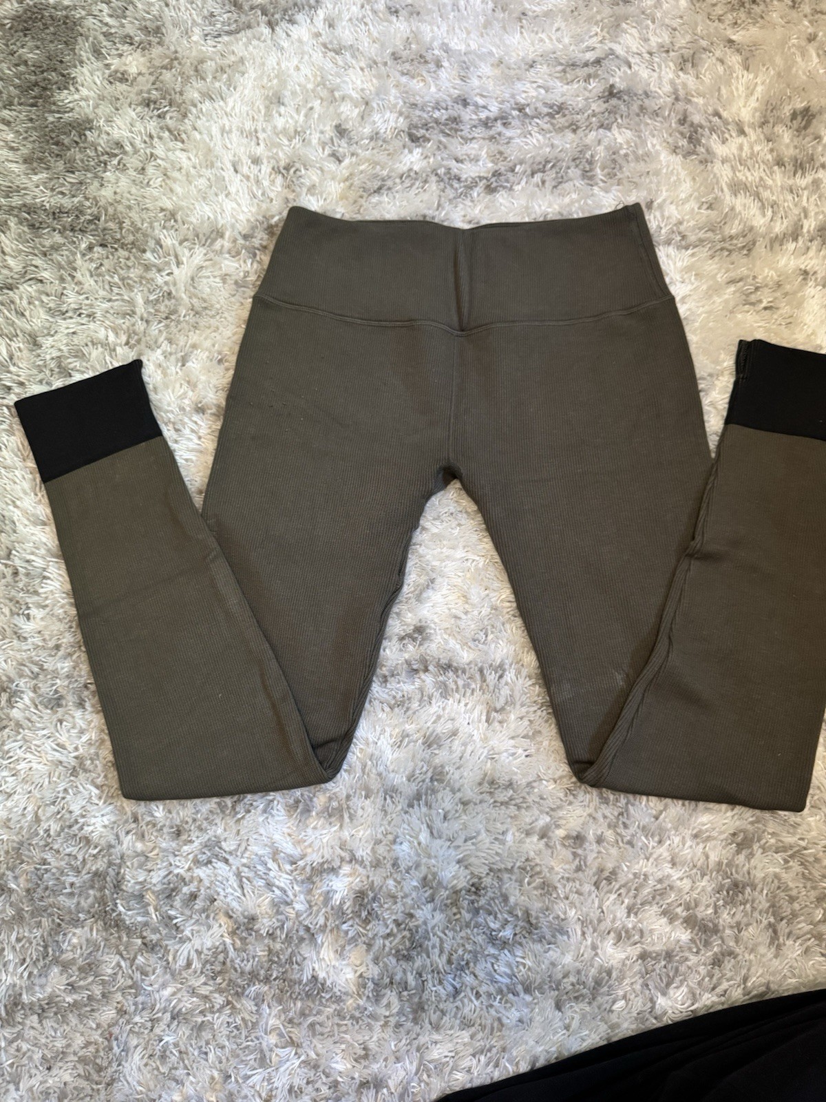 Fabletics Women’s Juniors L Gray/Black Colorblock Knit Ankle Leggings