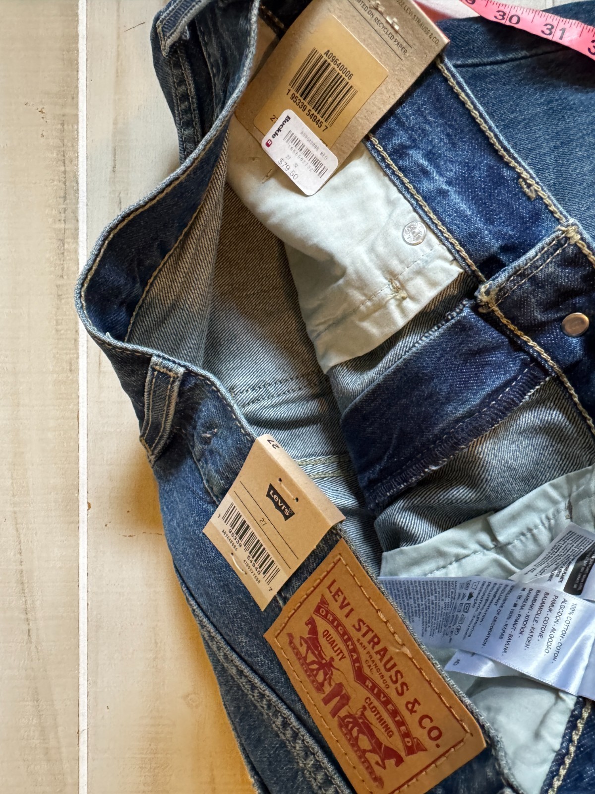 Levi’s Low Pro Straight leg distressed denim jeans size 27 women’s 31″ ins nwt