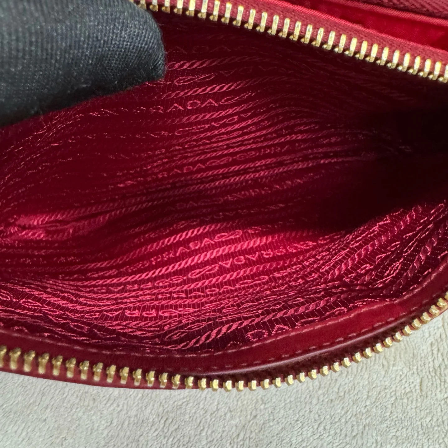 Prada Clutch Red Tessuto Nylon Calfskin (zs051826b5r)