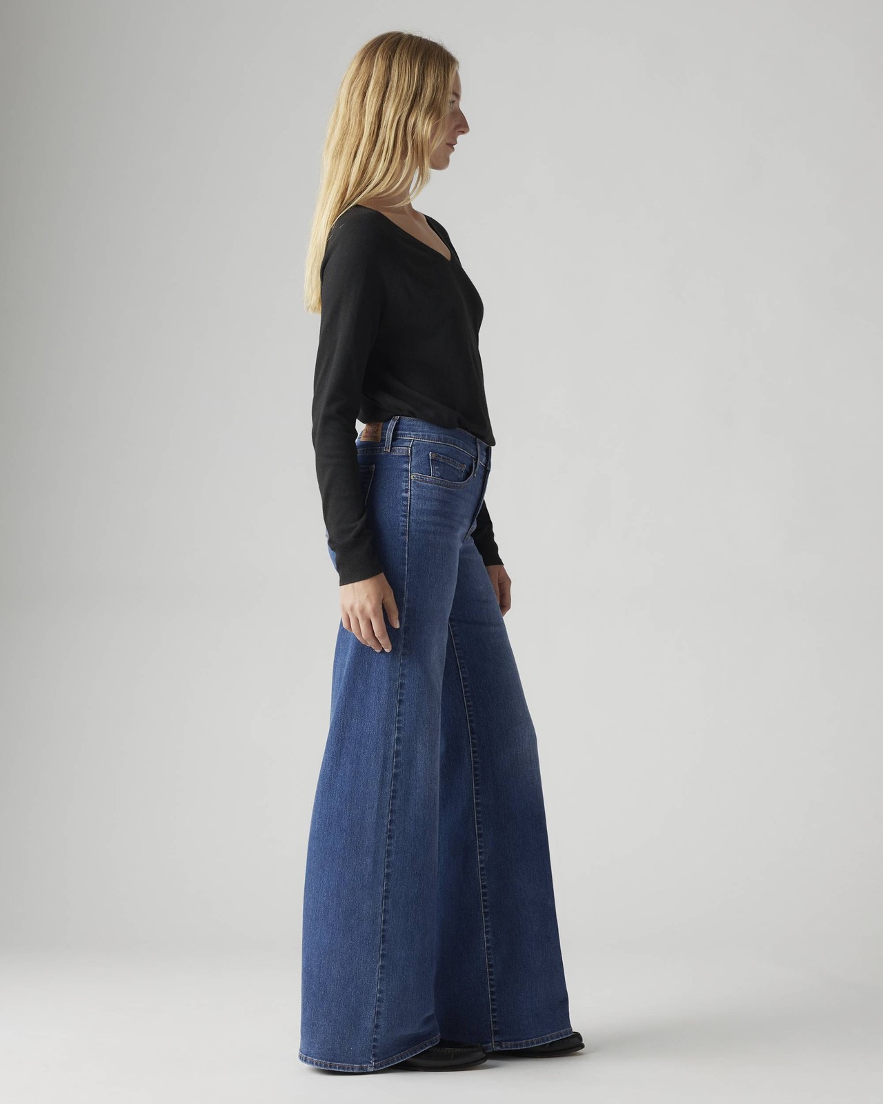 FLASH SALE!! Levi’s Women’s 318 Shaping Wide Leg Jeans NEW FREESHIP