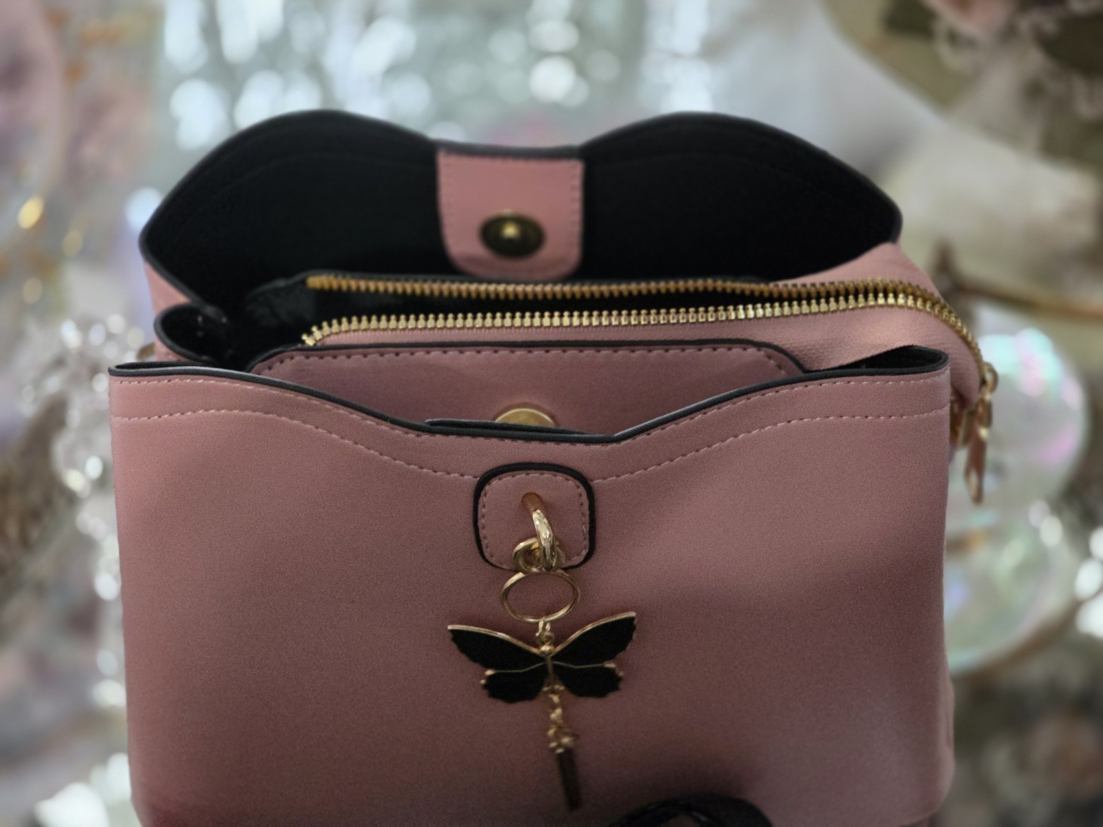 Women’s Pink Handbag Butterfly Tag Crossbody Zip & Magnetic Closure Hi End NWT