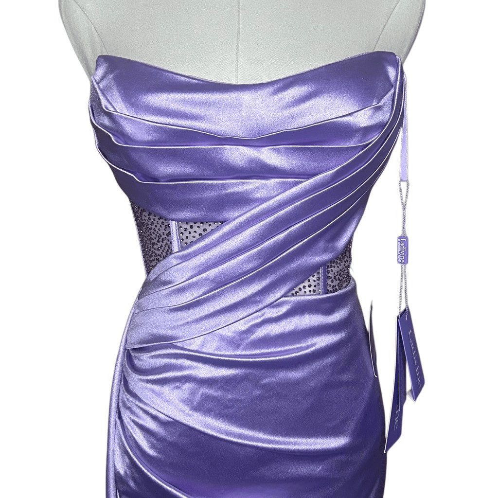 NWT Ladivine By Cinderella Divine Lavender Prom Long Gown Size 4 Satin Beaded