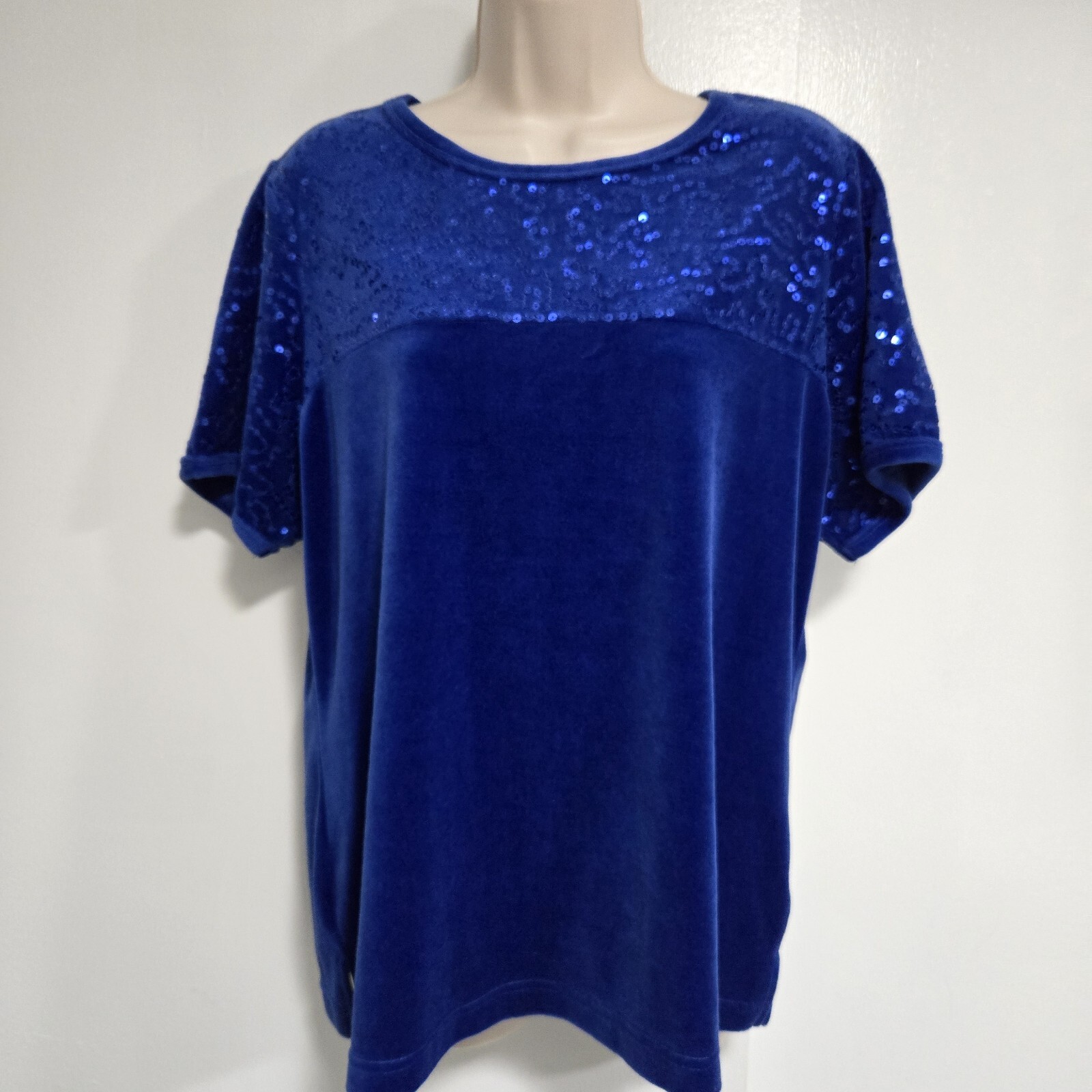 Quacker Factory Size M Cobalt Blue Velvet Sequin Short Sleeve Stretch Knit Top