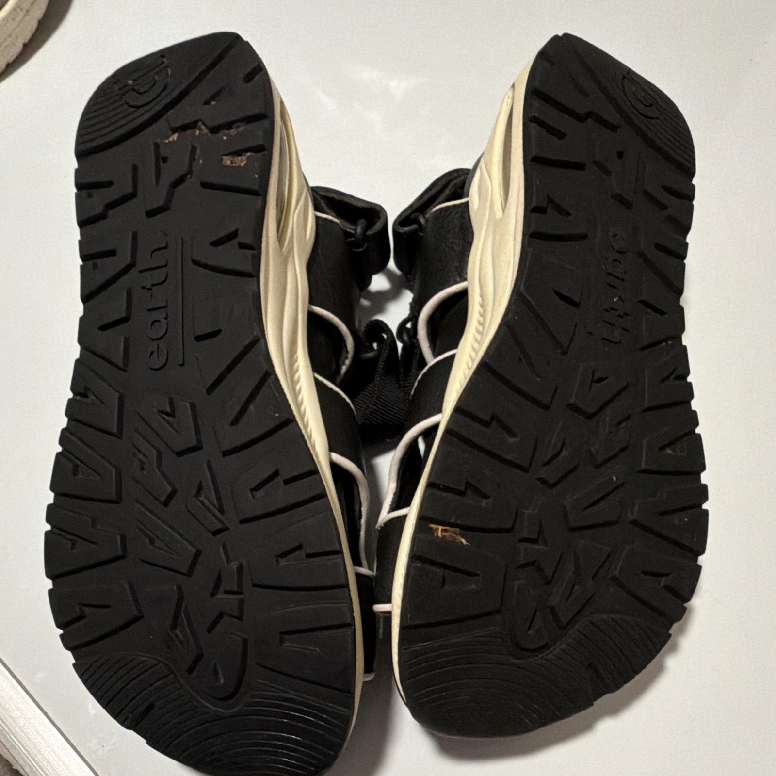 Earth Men’s Black/White Strappy Sandals Hook & Loop Bullhide Leather 6.5 M