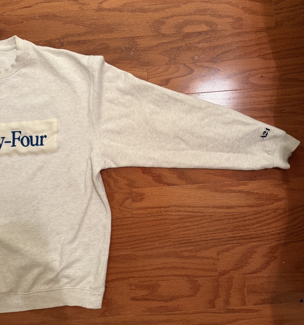 A24 A Twenty-Four Patch Crew Neck Sweatshirt Size Large Off White Heather Gray