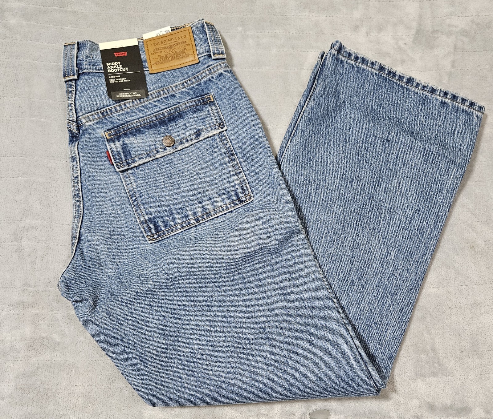 Levi’s Middy Ankle Outback Bootcut Cargo Women’s Jeans Size 30 W x 29 L Levis