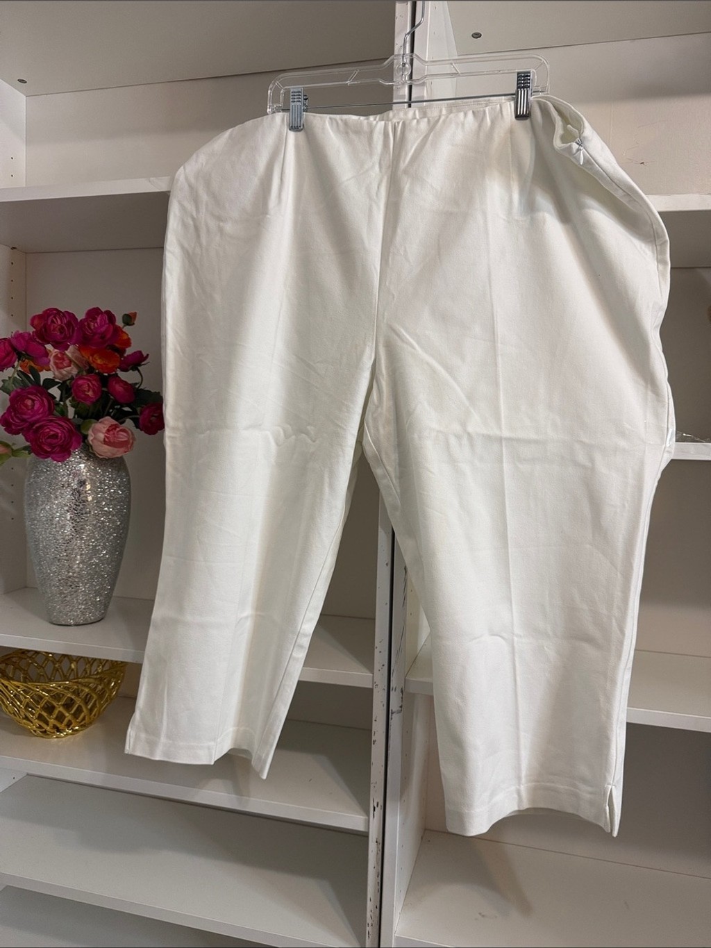 Susan Graver White Stretchy Chic Capri Pants 26