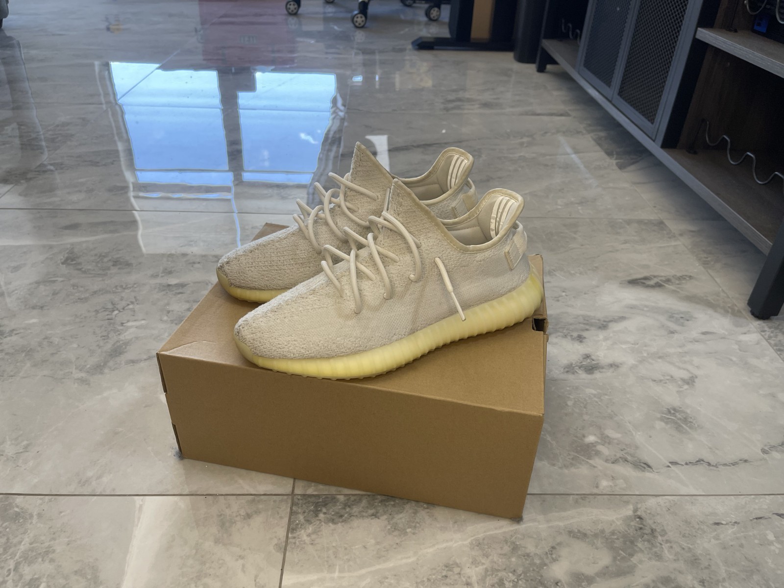 Size 9.5 – adidas Yeezy Boost 350 V2 Low Cream White / Triple White