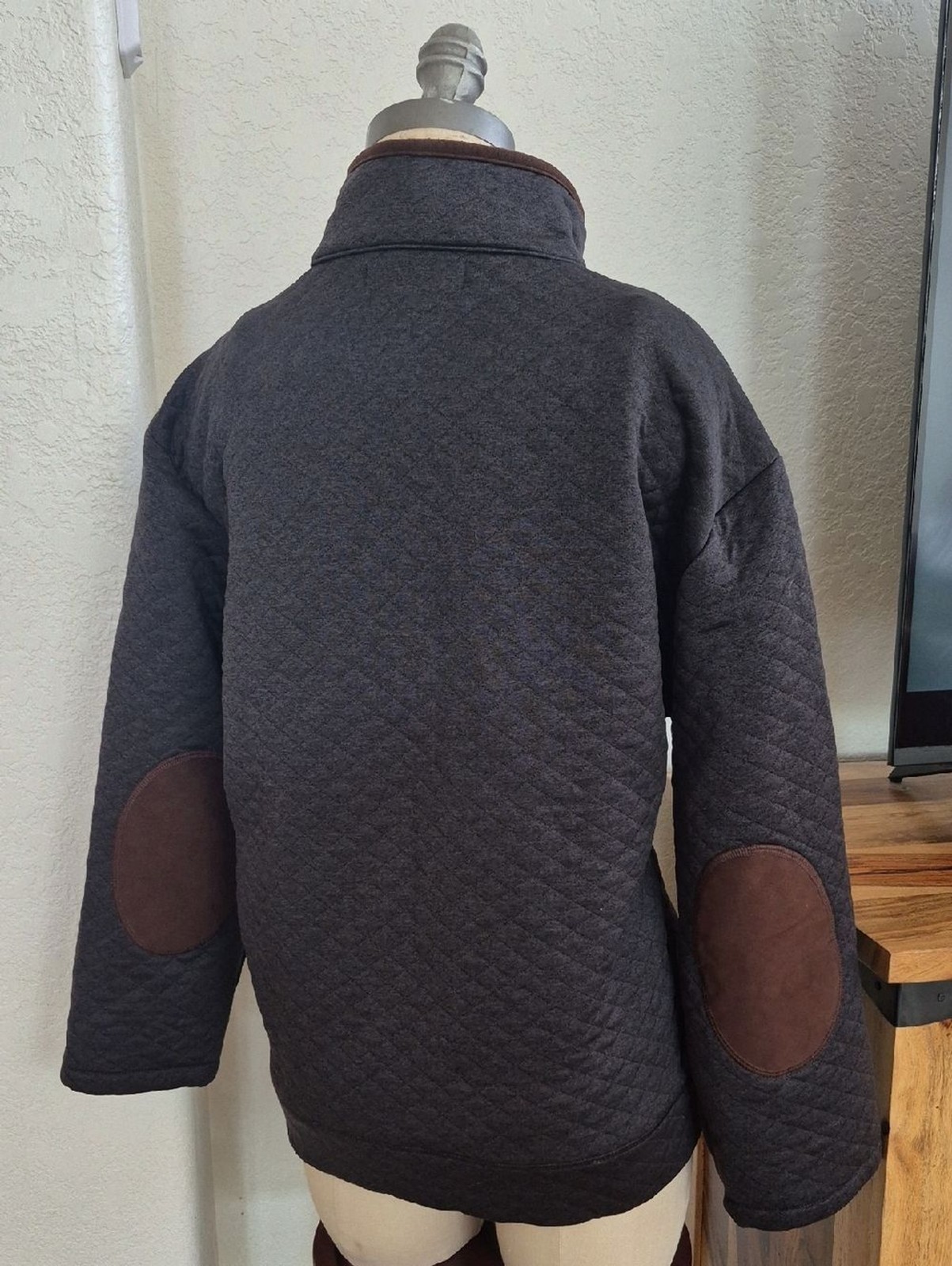 Cremieux Classics, Gray Quilted Jacket With Brown Elbow Patch