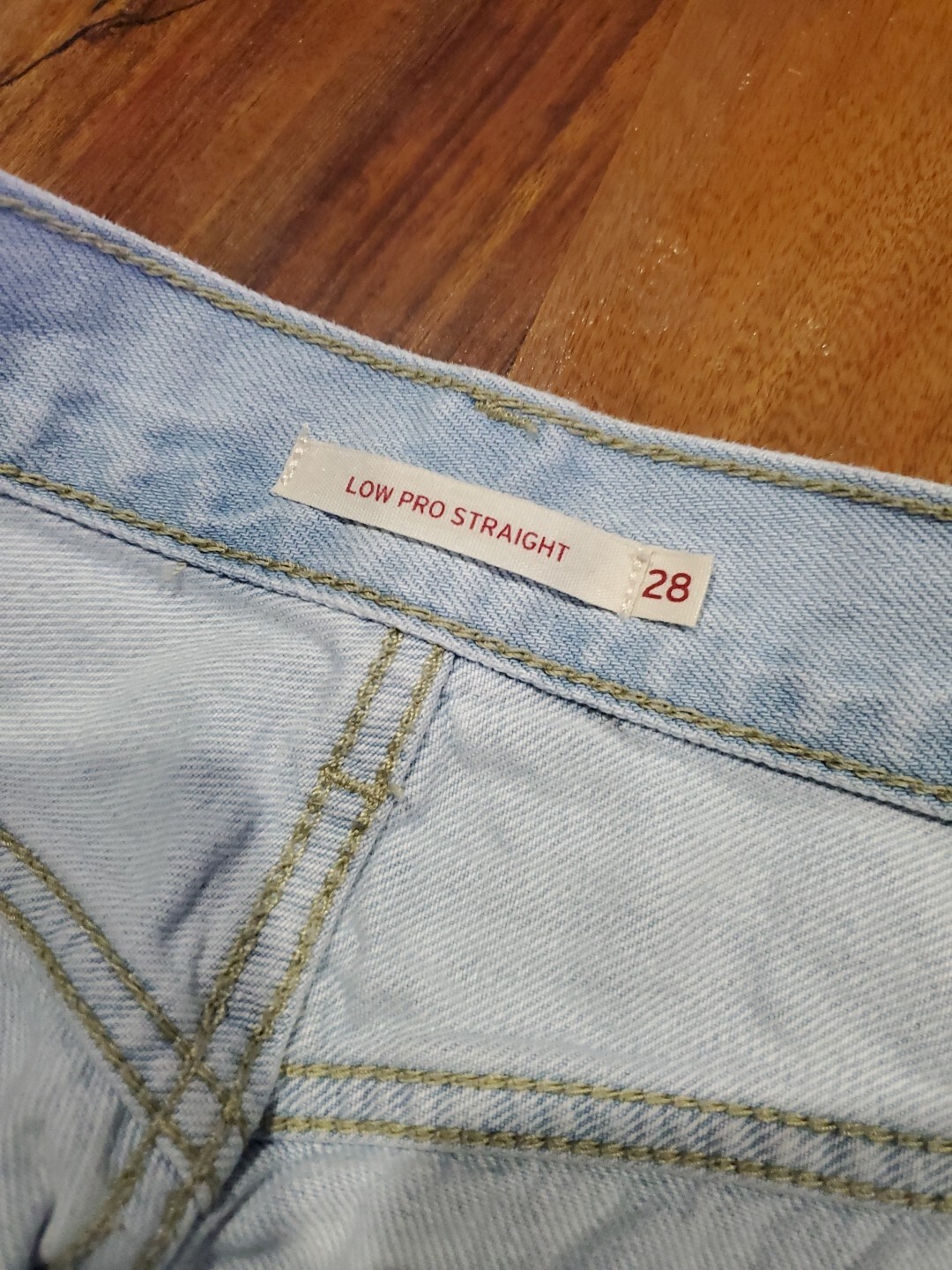 Levi’s Low Pro Straight Jeans Women’s 28 Actual 30×28 Distressed Light Wash…