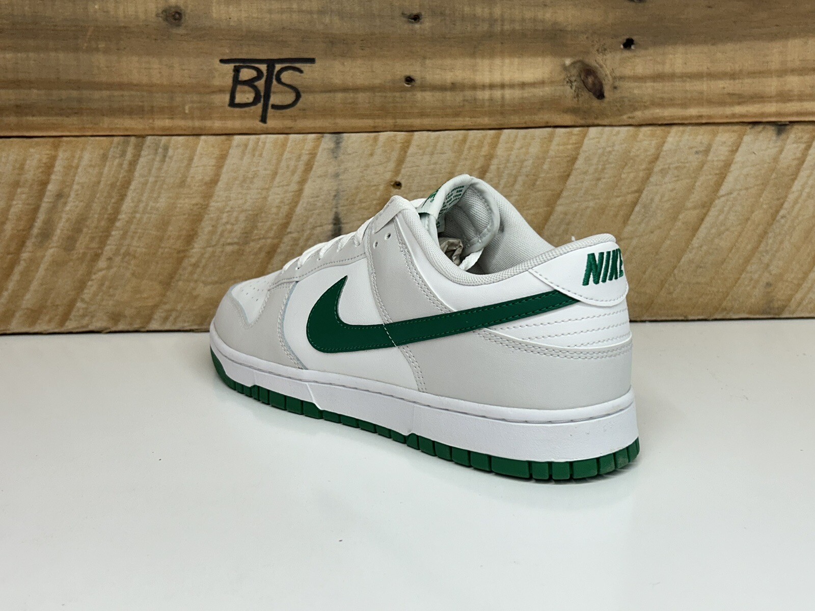 Men’s Nike Dunk Low “Summit White Malachite” Green Multi Size (DV0831 107) New