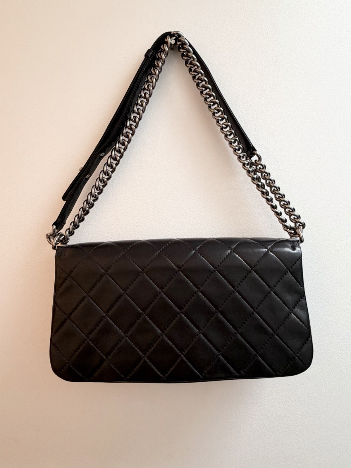 CHANEL Black Quilted Leather Shoulder Bag Silver Chain Strap
