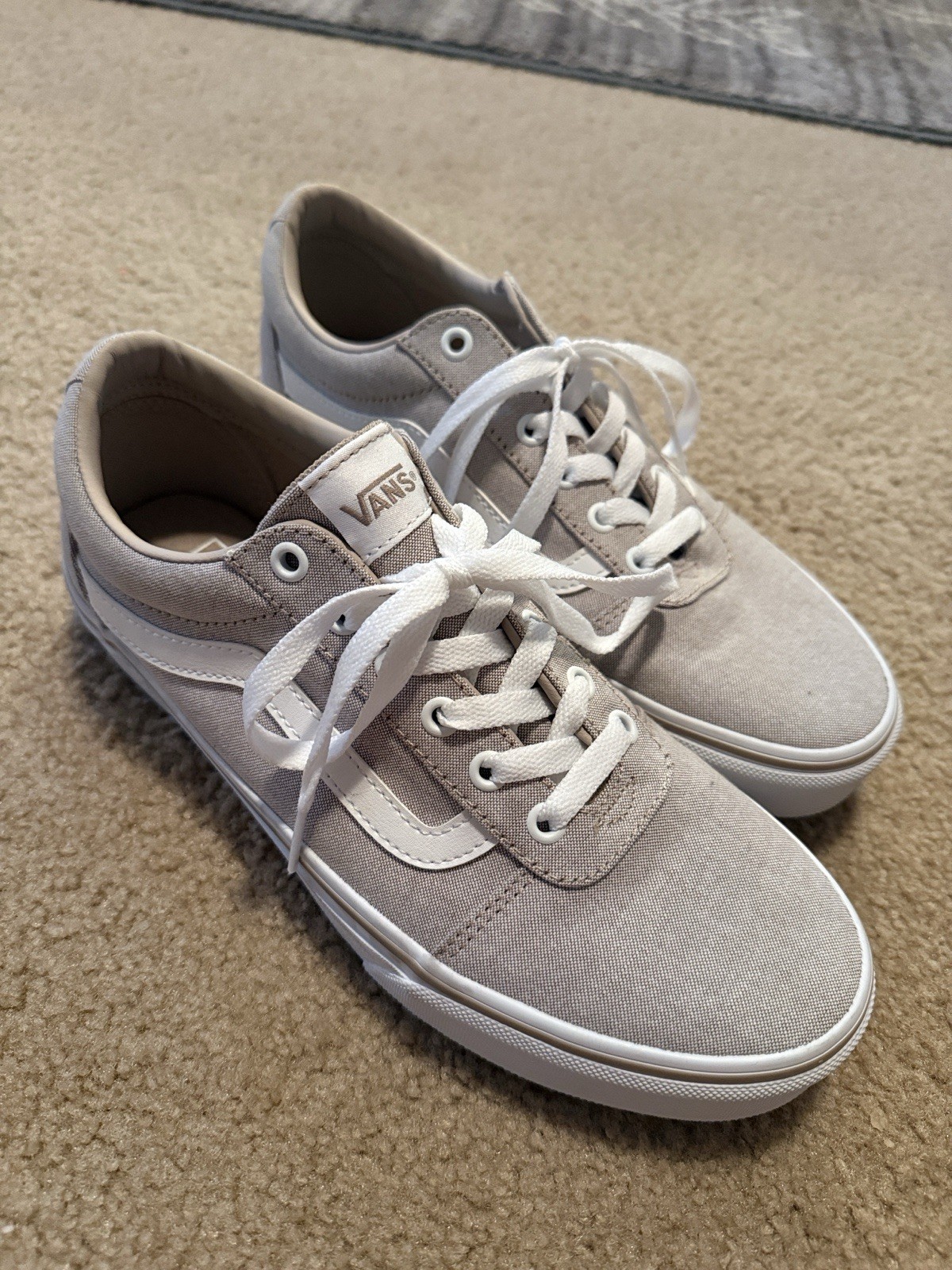Women’s Vans Ward Lo Sneakers Size 10 Taupe And White