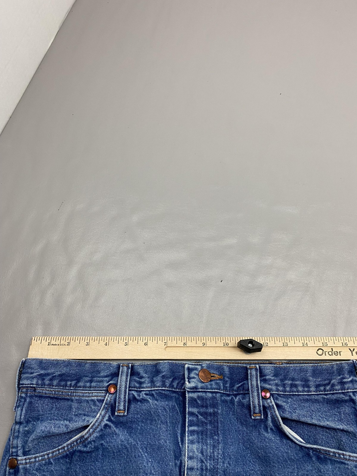 Jeans Mens 32×32 Blue Medium Wash Straight Denim Pants Distressed Cotton Pockets