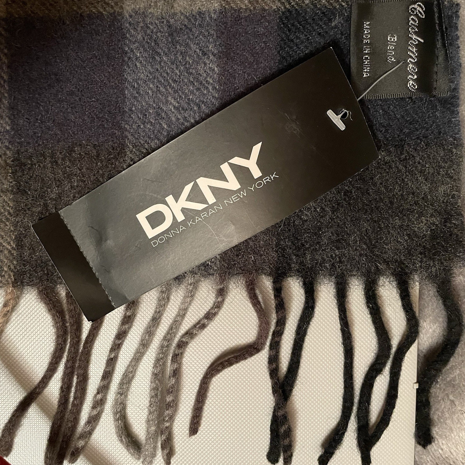 DKNY Luxury Blue/Gray Plaid Scarf – 90% Wool 10% Cashmere – Made in Italy NWT