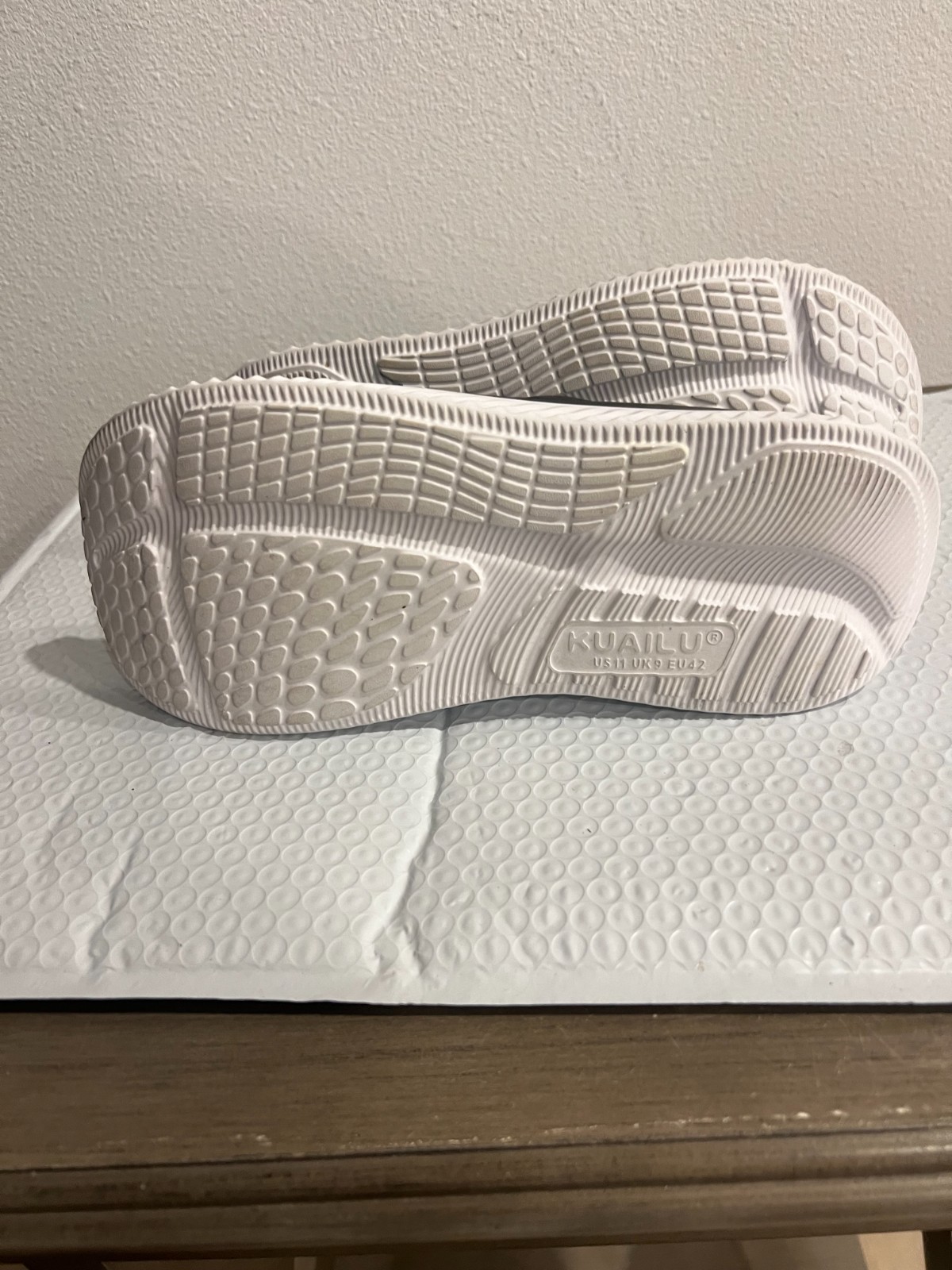 KUAILU Unisex Black & White Arch Support Open Toe Recovery Sports Slides Size 11