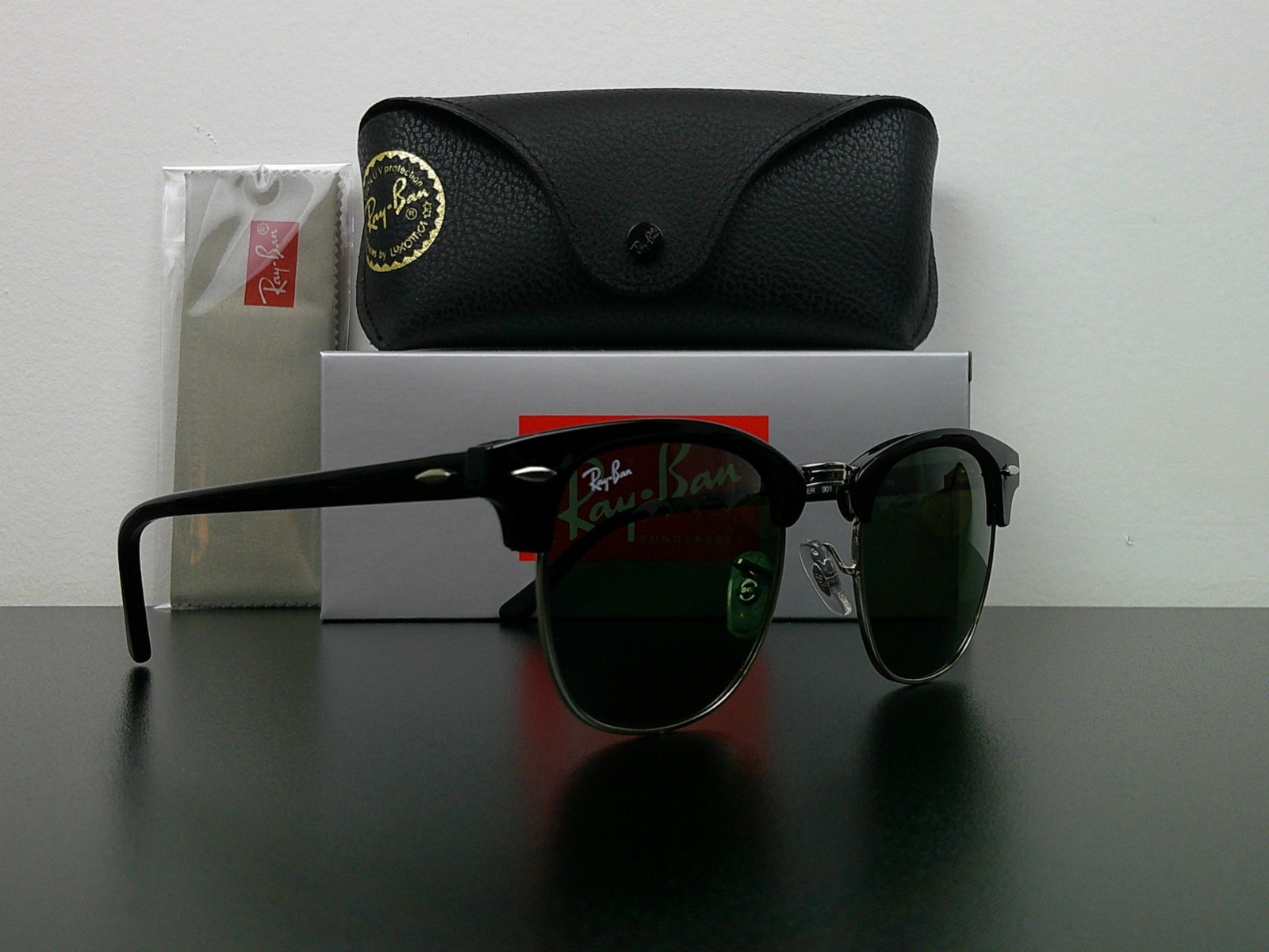 Ray-Ban RB3016 Clubmaster Sunglasses Black & Silver G-15 51mm Never Worn
