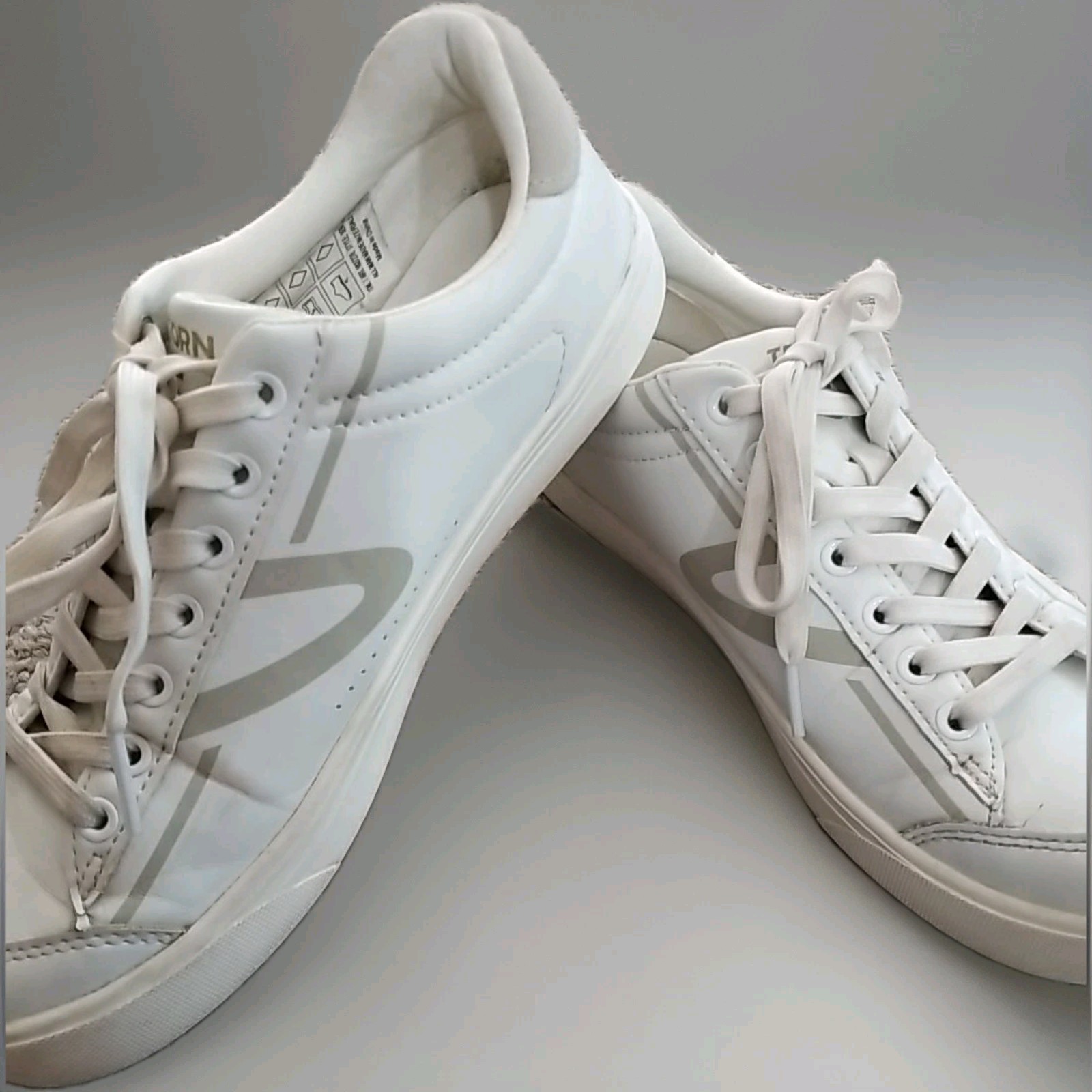 Tretorn “Serve” Women’s Memory Foam Footbed Sneaker Size 7.5 White GUC