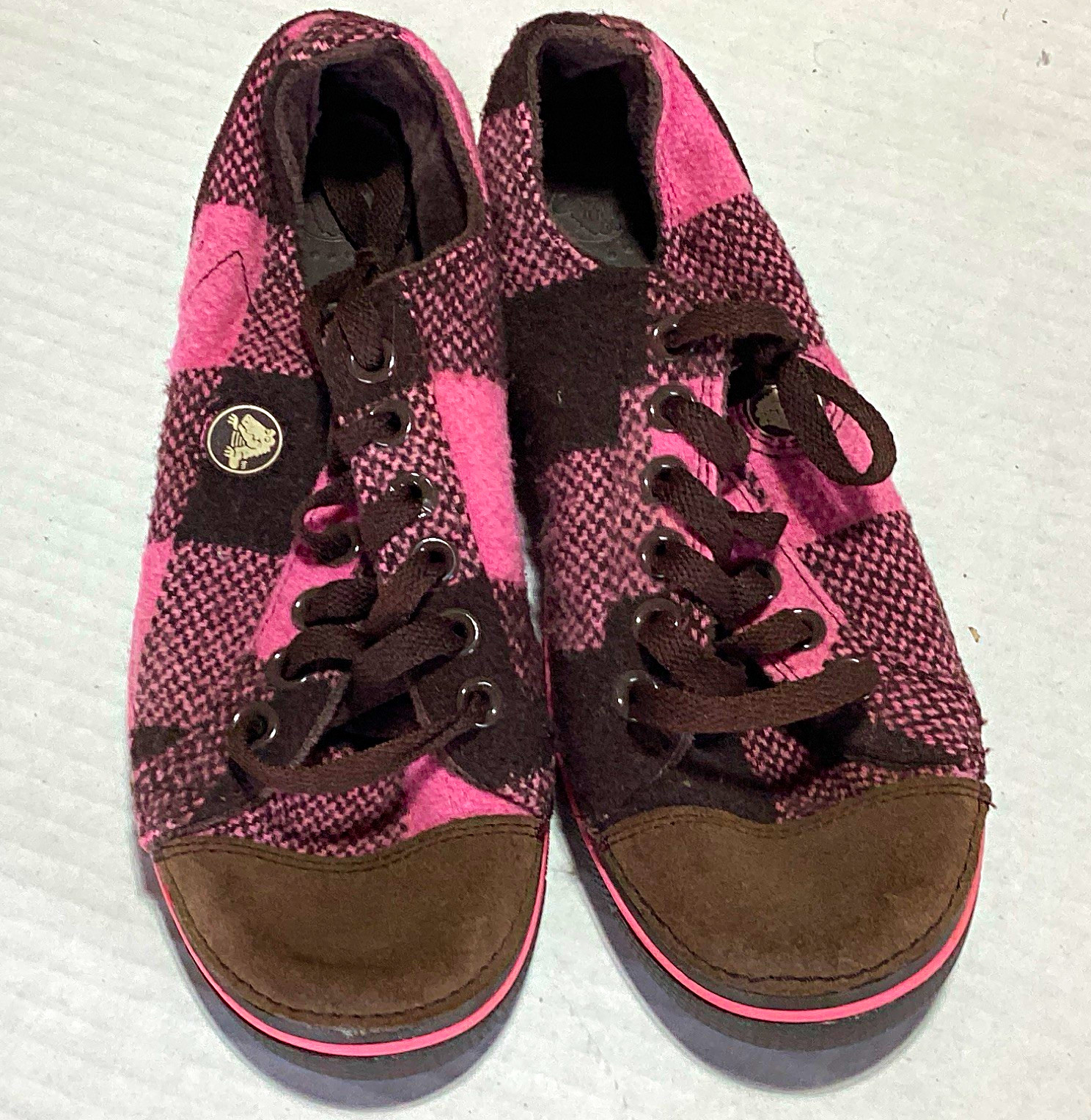 Crocs Hoover Plaid Low Top Lace-Up Sneakers . Size. M5 W7 J6