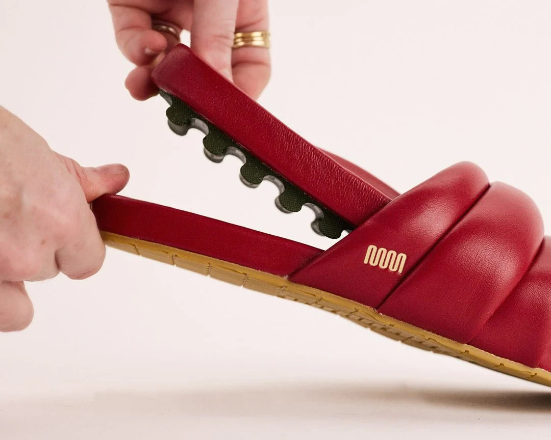 Commbi – The Softie Slide – Cherry Red Leather – Women’s Size 9