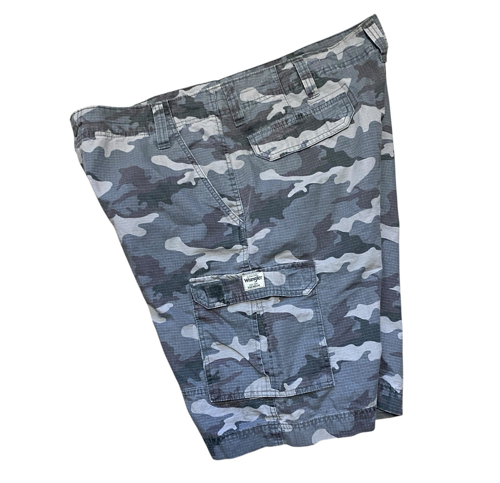 Genuine Wrangler Camo Cargo Shorts Size 40 Camouflage Relaxed Fit Hike Travel