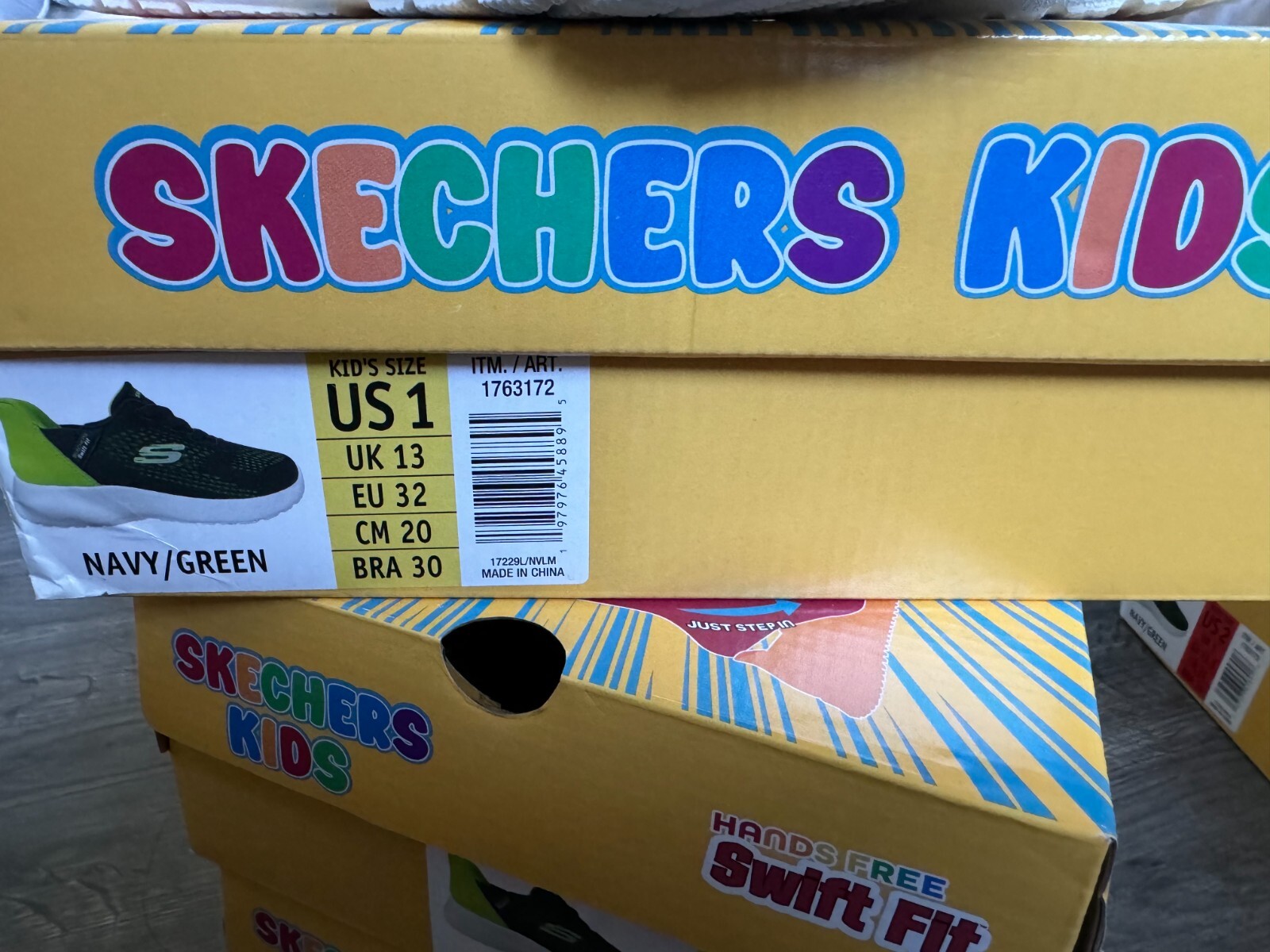 New With Box!Skechers Kids Hands Free Swift Fit Sneaker Shoes, Black/Navy
