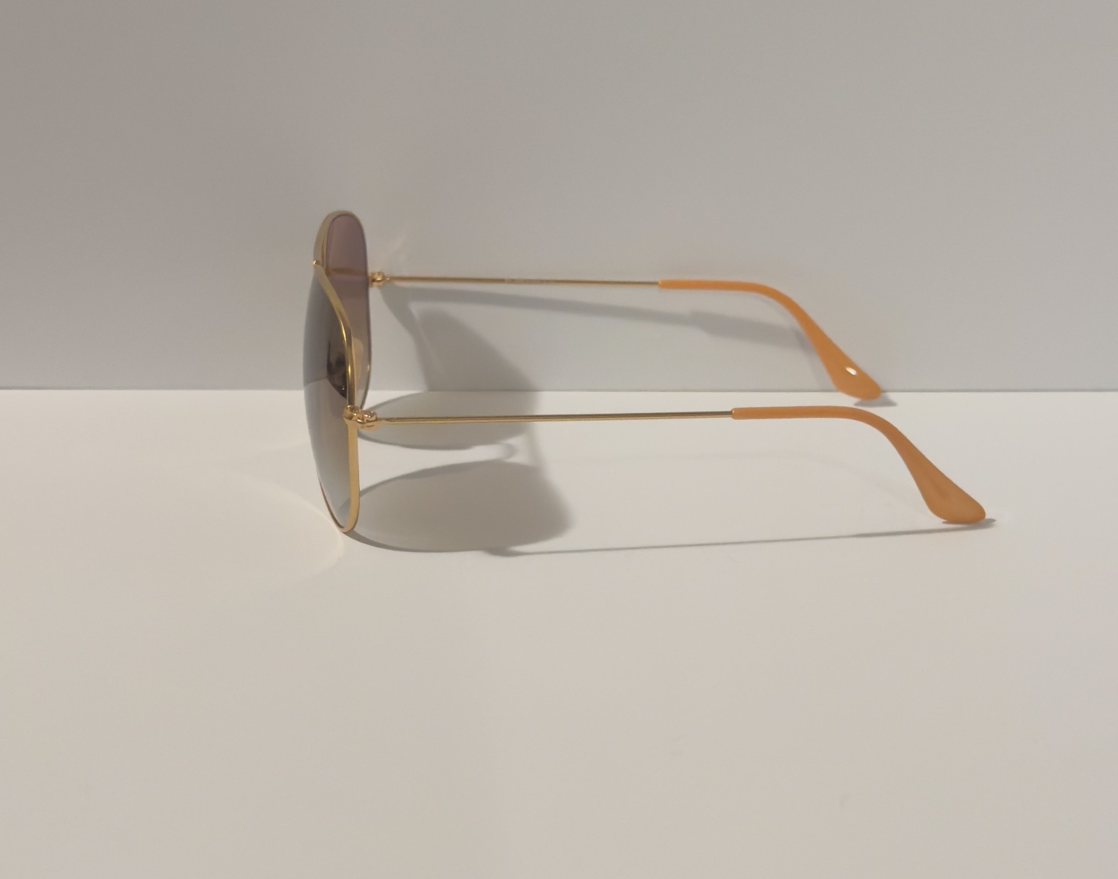 Ray-Ban RB3025 Gold Brown Gradient Aviator Sunglasses Unisex Ships Today