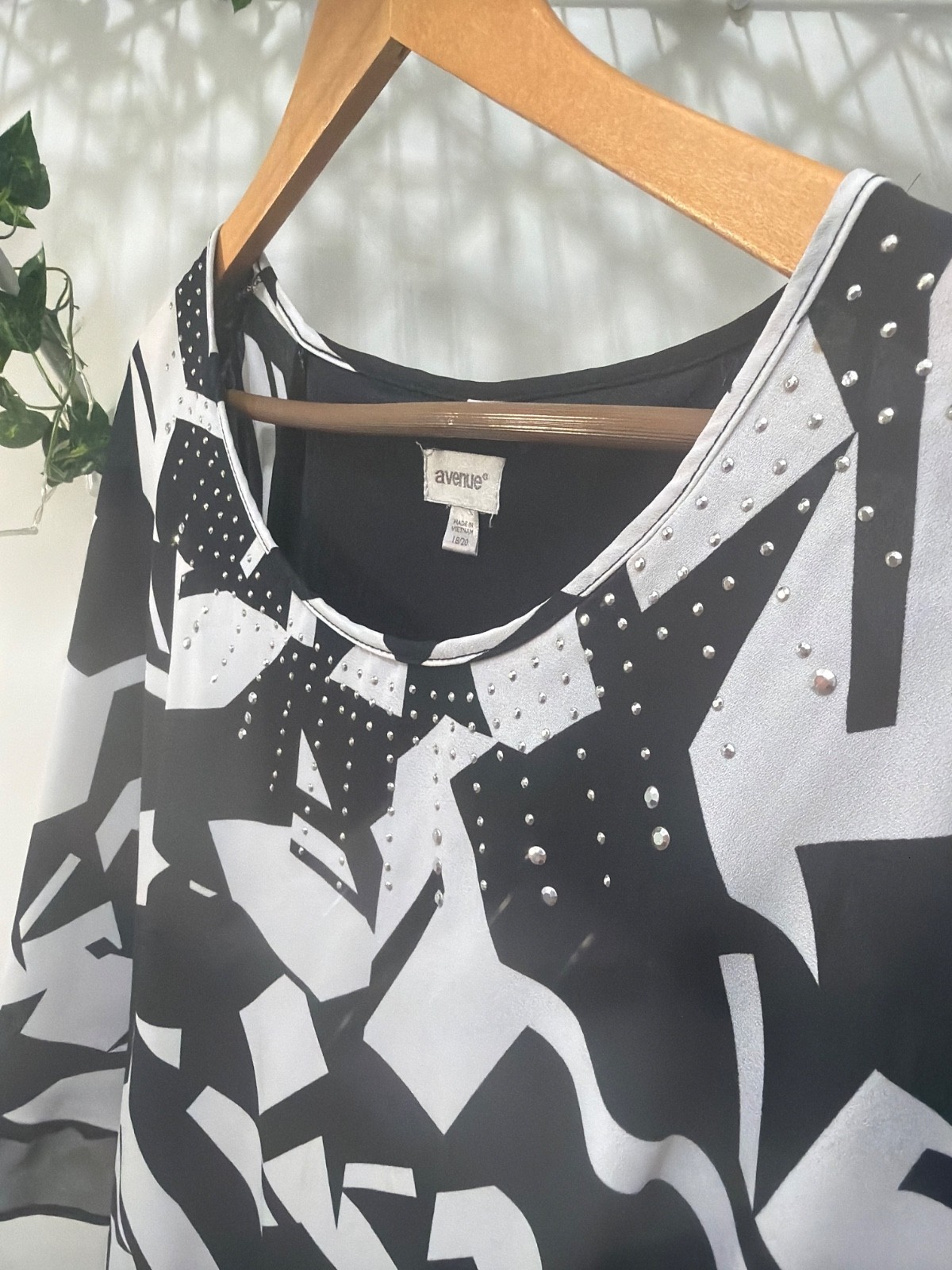 Avenue 18/20 Black White Geometric Rhinestone Top Chiffon Flutter Sleeve Plus Si