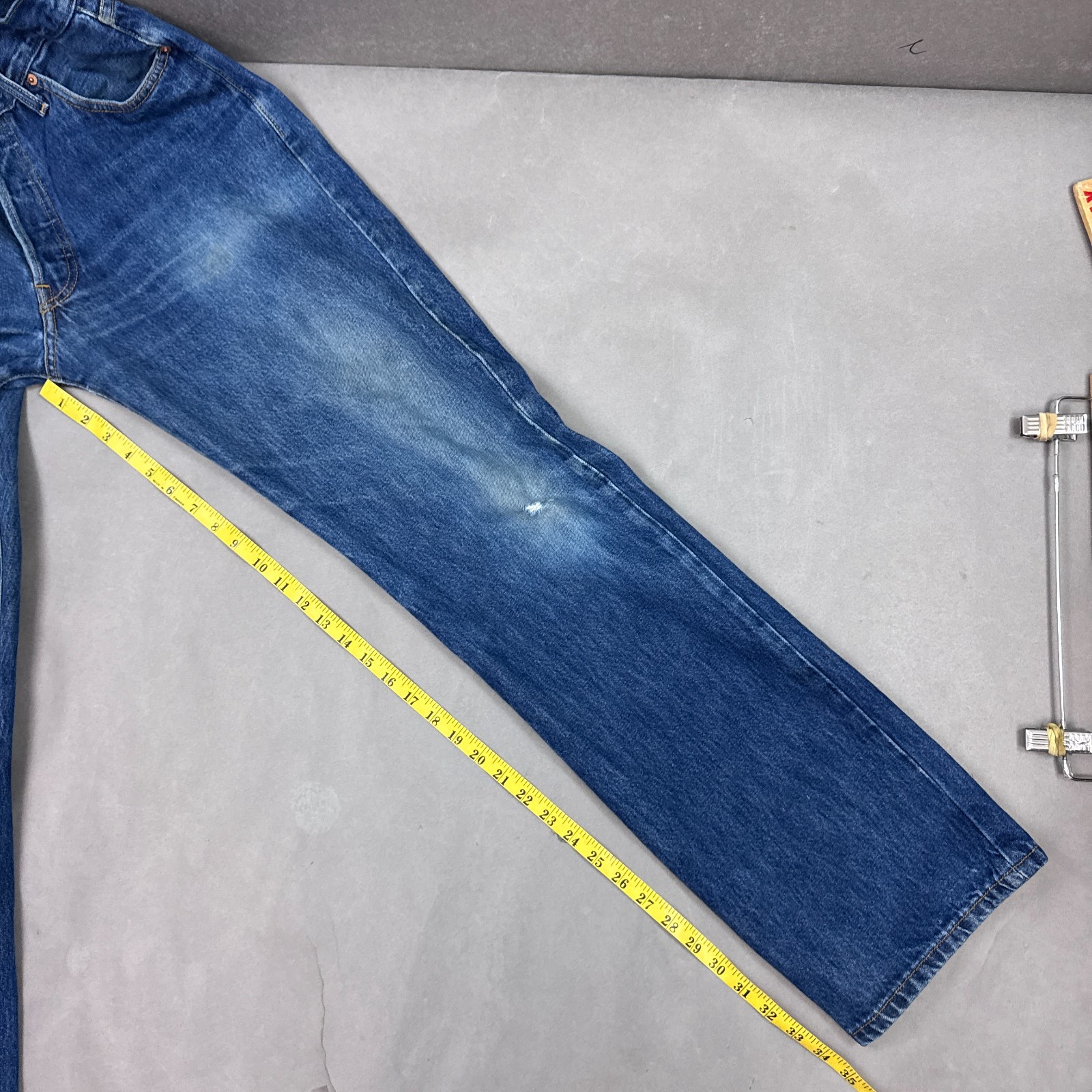 Levis 501 Jeans Mens 32×34 Blue Button Fly Denim Pants Thrashed Faded (Tag34x36)
