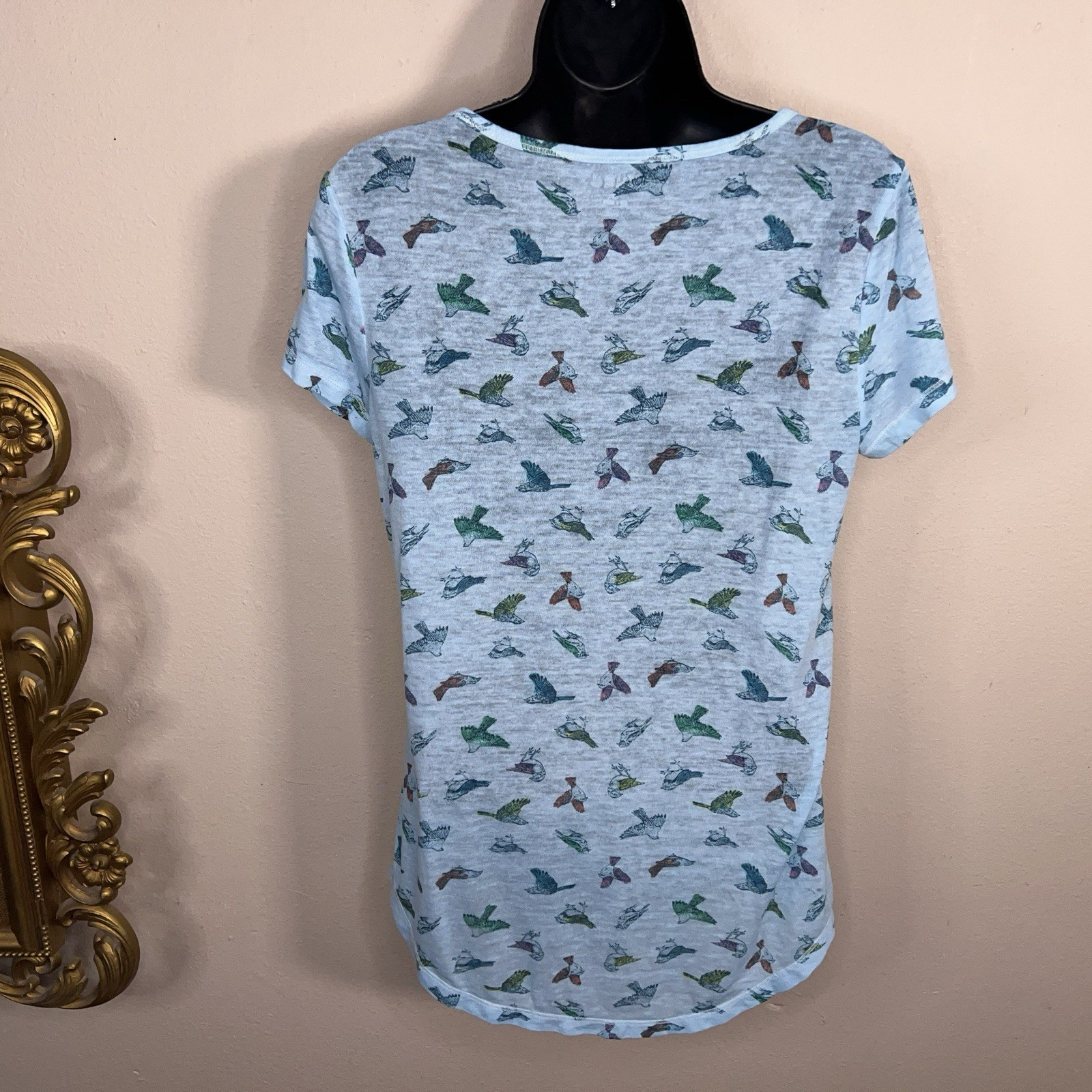 Medium Juniors Mudd Blue Colorful Bird Print Vneck Tee Tshirt Lightweight