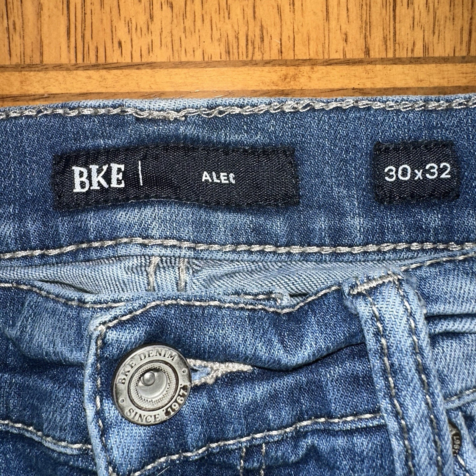 BKE Alec Jeans Men’s Size 30×32 Blue Straight Leg Medium Washed Distressed Denim