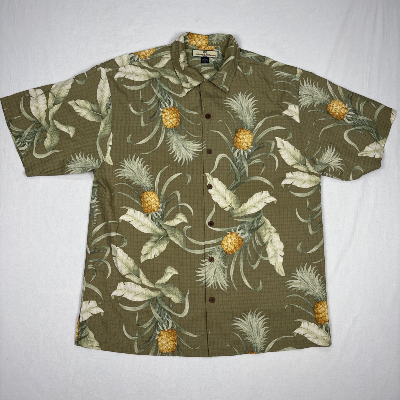Tommy Bahama Button Up Men’s Medium Beige Silk Floral AOP Hawaiian Vacation
