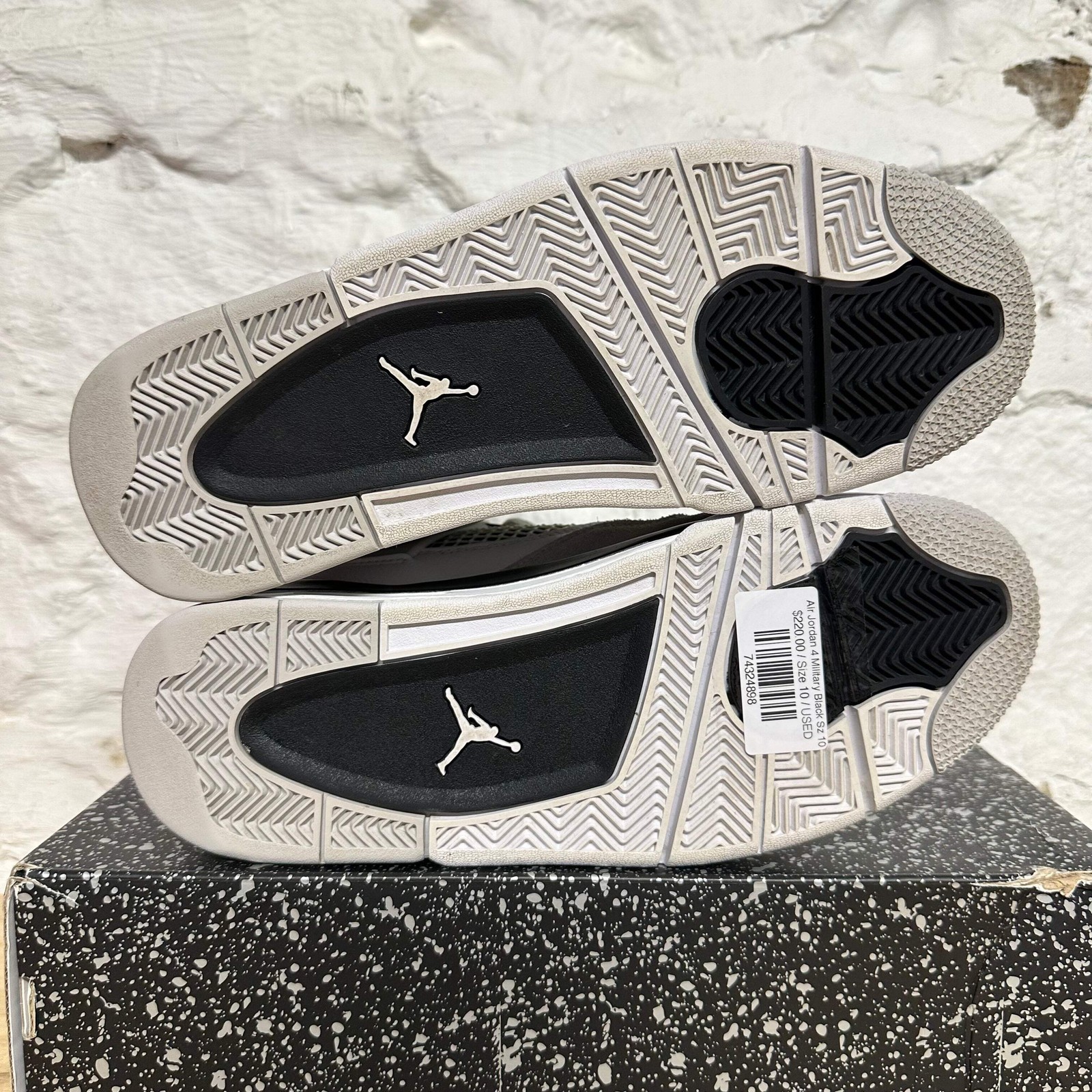 Air Jordan 4 ‘Military Black’ Men’s Size 10 Pre-owned Sneakers DH6927-111