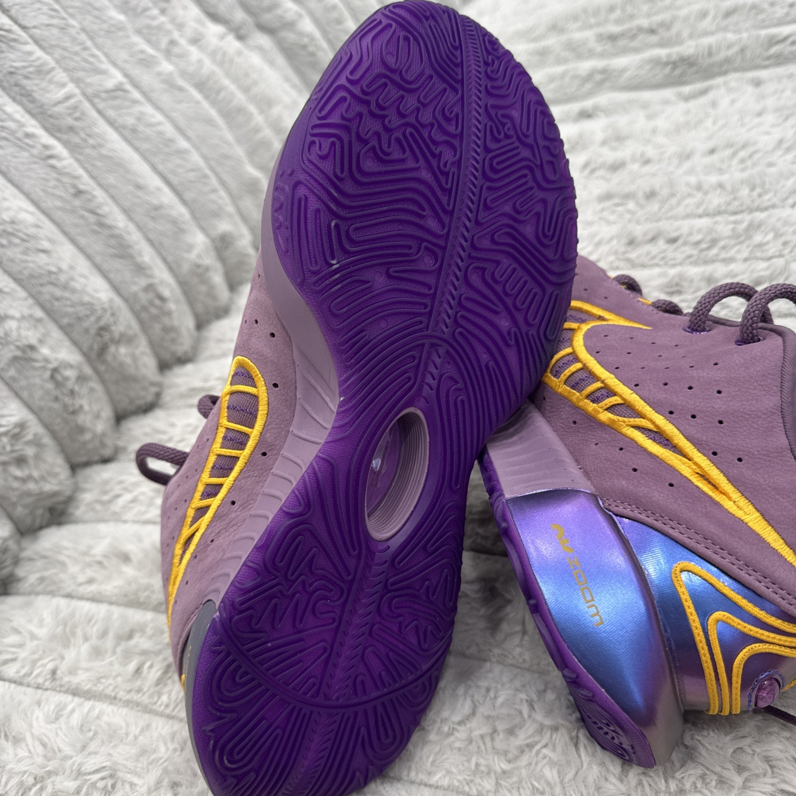 Nike LeBron 21 Mens Size 10 Purple Gold Athletic Basketball Shoes Sneakers