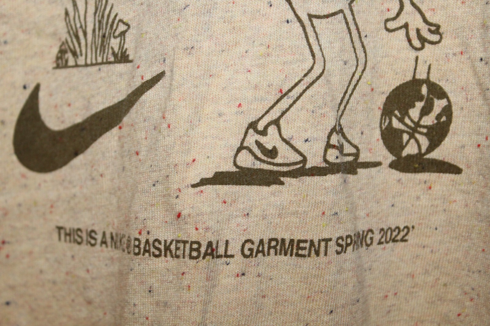 Nike Basketball Long Sleeve Shirt Men SMALL #DN3044-101 Yukon Brown