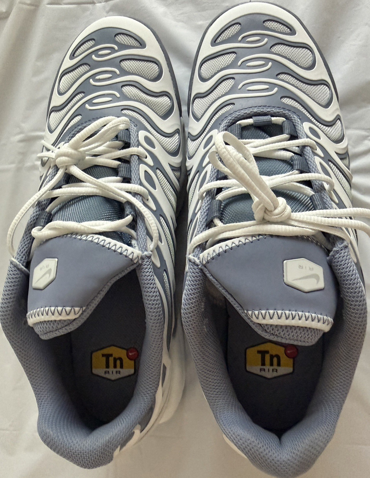 Nike Air Max Plus Tuned Air Men’s Low Top Lace-Up Sneakers Gray/White