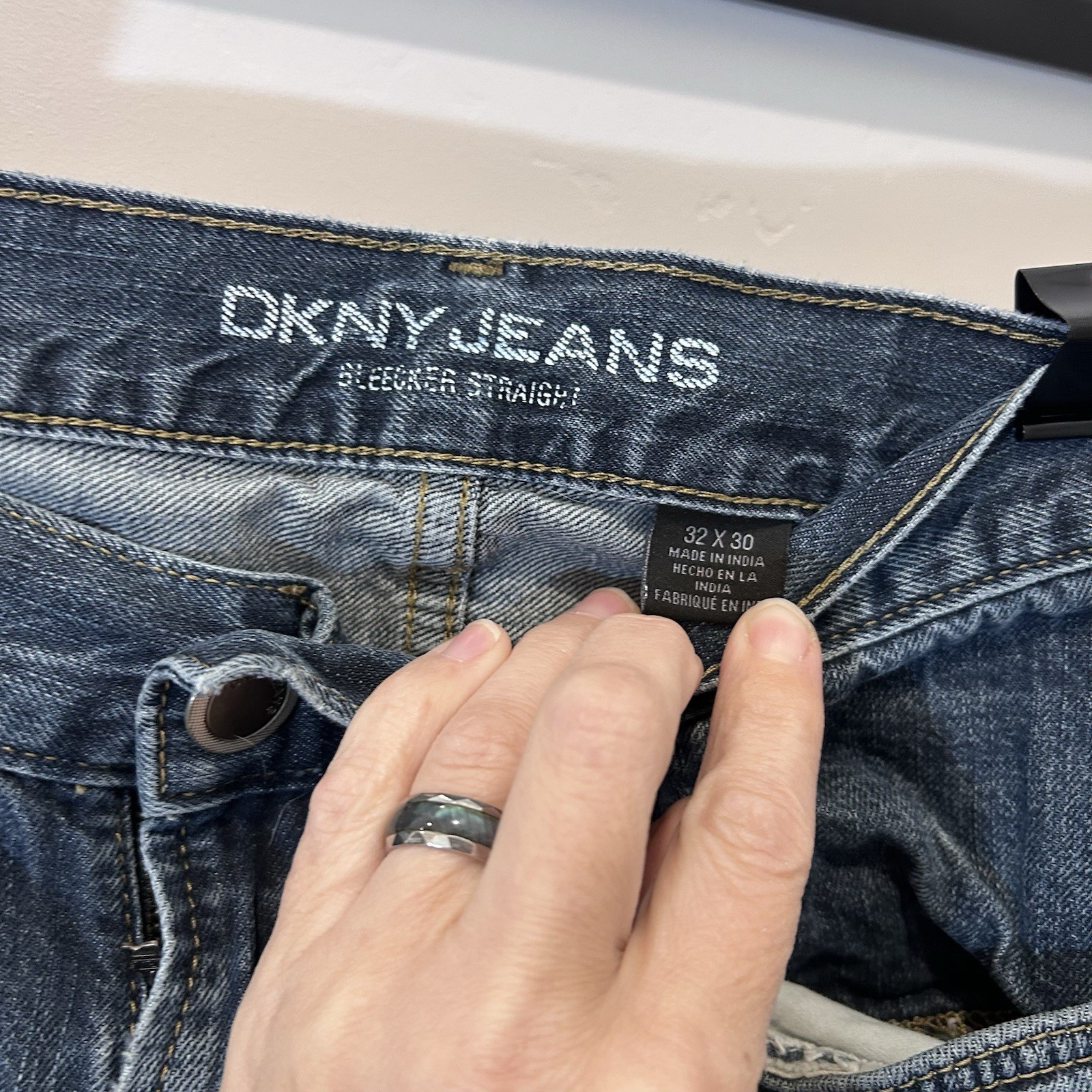 DKNY Jeans Straight Leg Distressed Men’s Jeans Cotton Zip 32 X 30 Comfy!