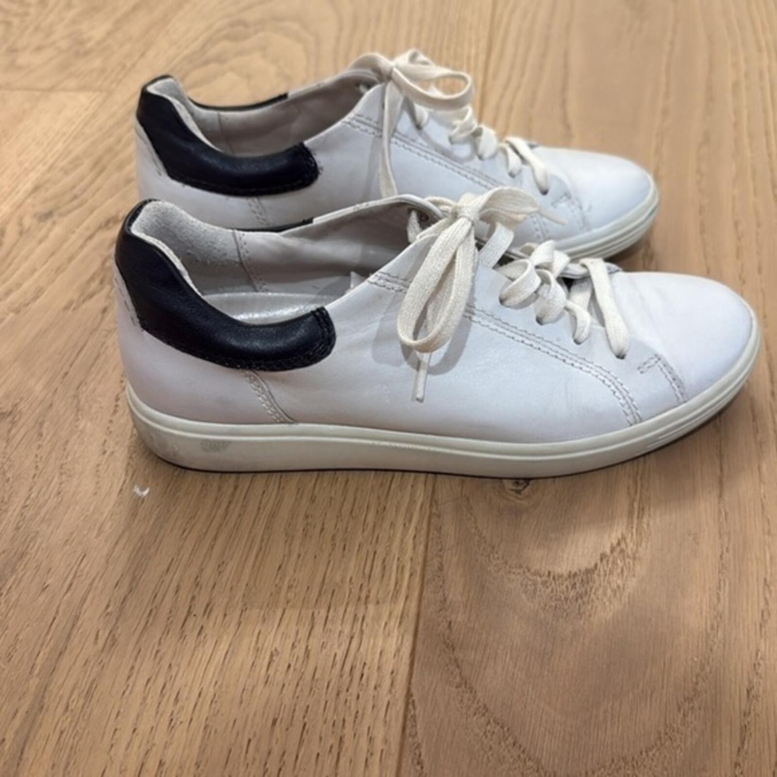 Ecco Soft Leather White Black Sneakers Women’s Size 5.5 Comfort Shoes