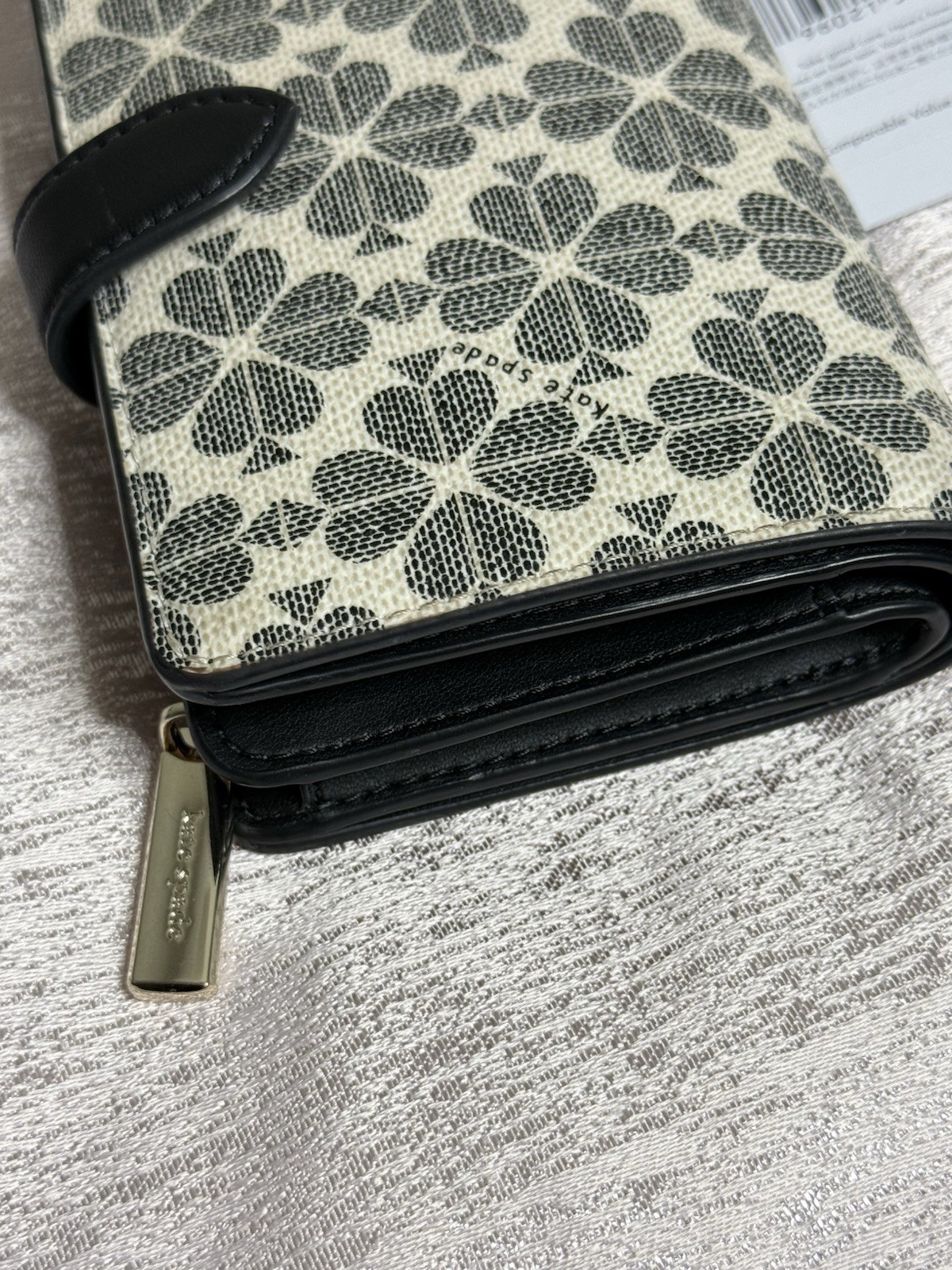Kate Spade Medium Bifold Wallet Spade Flower white KG488 NWT $199 MSRP EUC