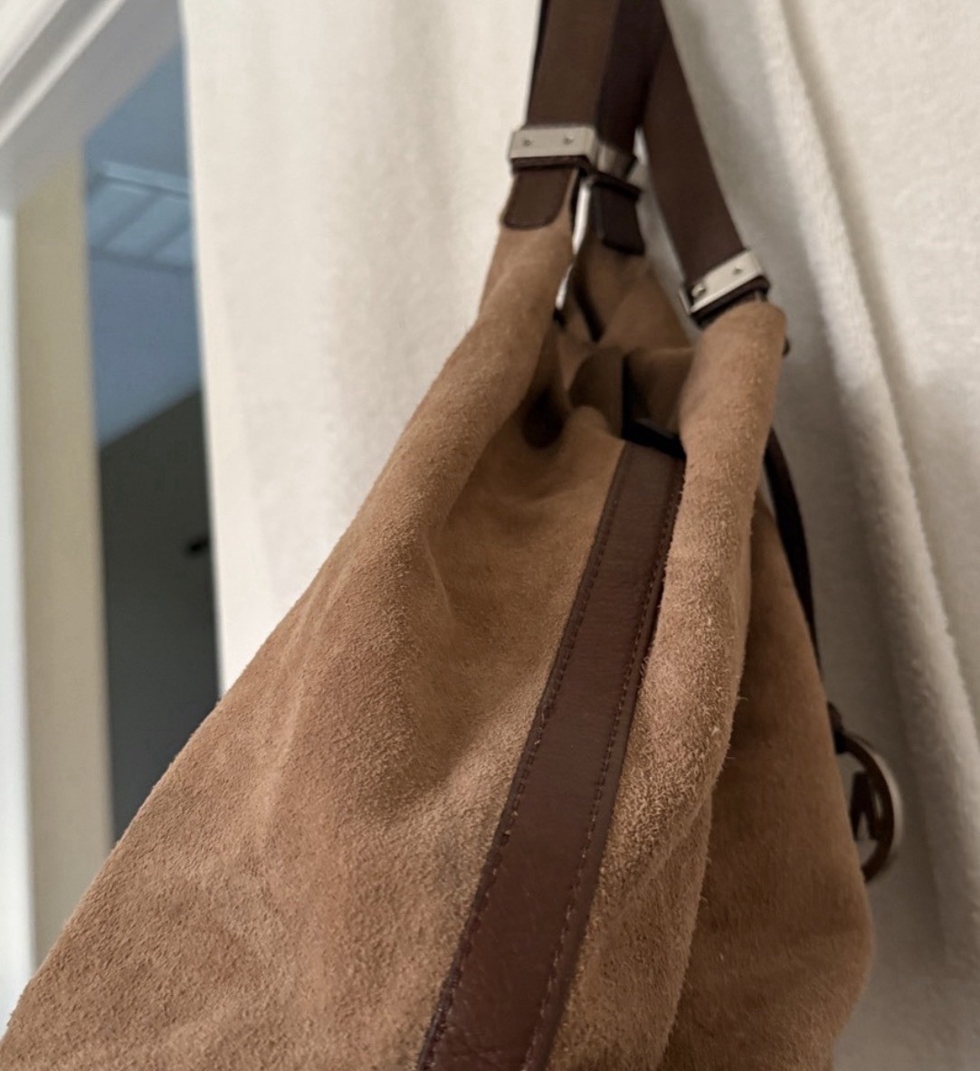 Michael Kors Large Brown Shoulder Bag Snap Closure Inner Pockets Logo Charm