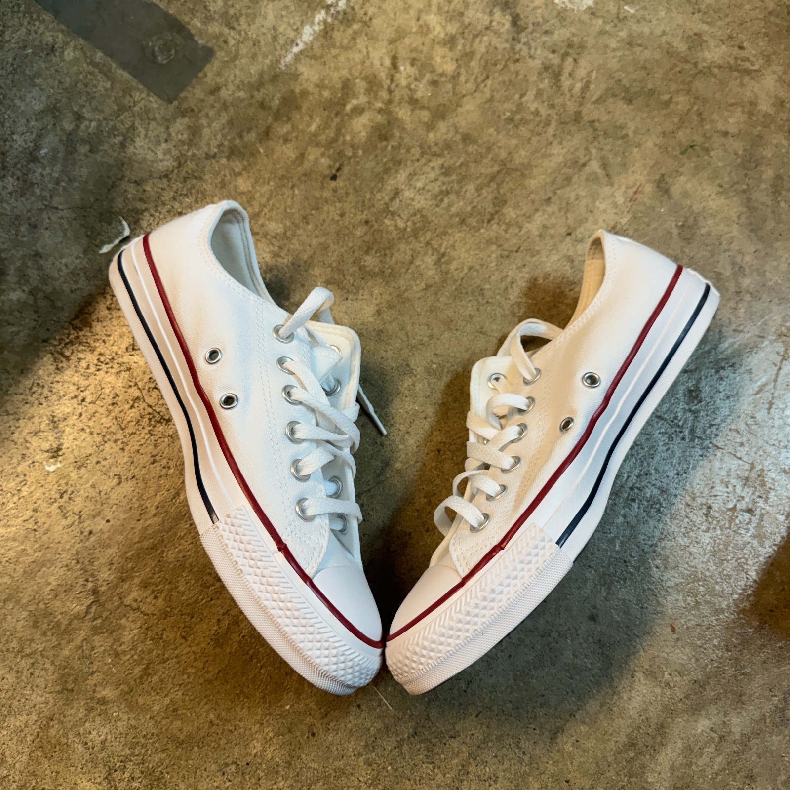 Converse Chuck Taylor All Star Low Top Optical White Men’s 5.5 / Women’s 7.5