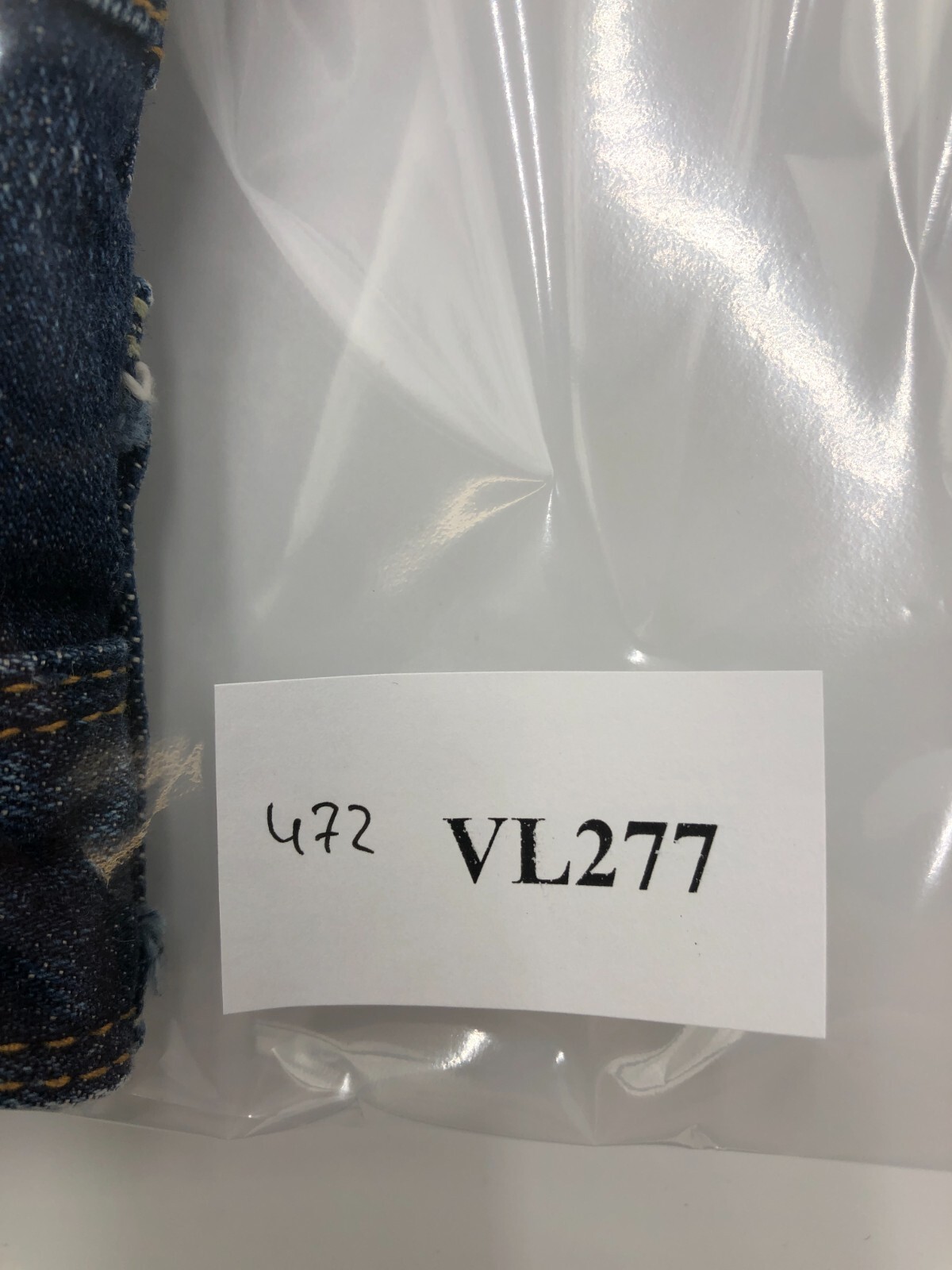 LEVI’S STRAUSS & CO Men 504 Buatan Cina Straight Slim Jeans Size W28 L28