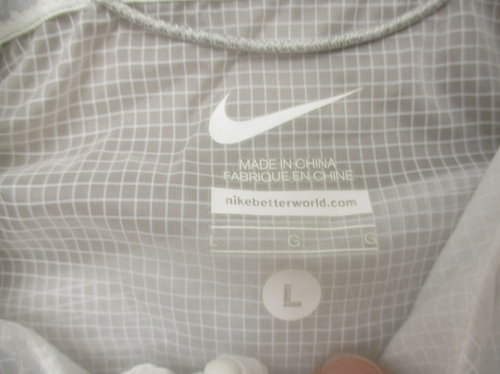 Nike Size L Men Gray Hooded 1/2 Zip Lightweight Packable Windproof Pull Over 165