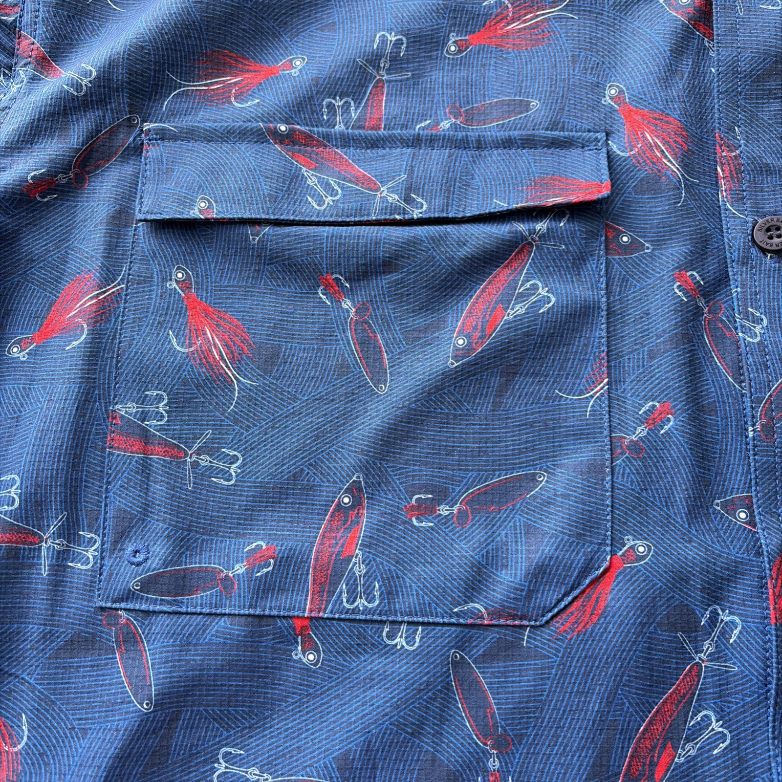 Silver Bait Men’s XXL Button Fishing Shirt Red Lure Design Vented Back EUC